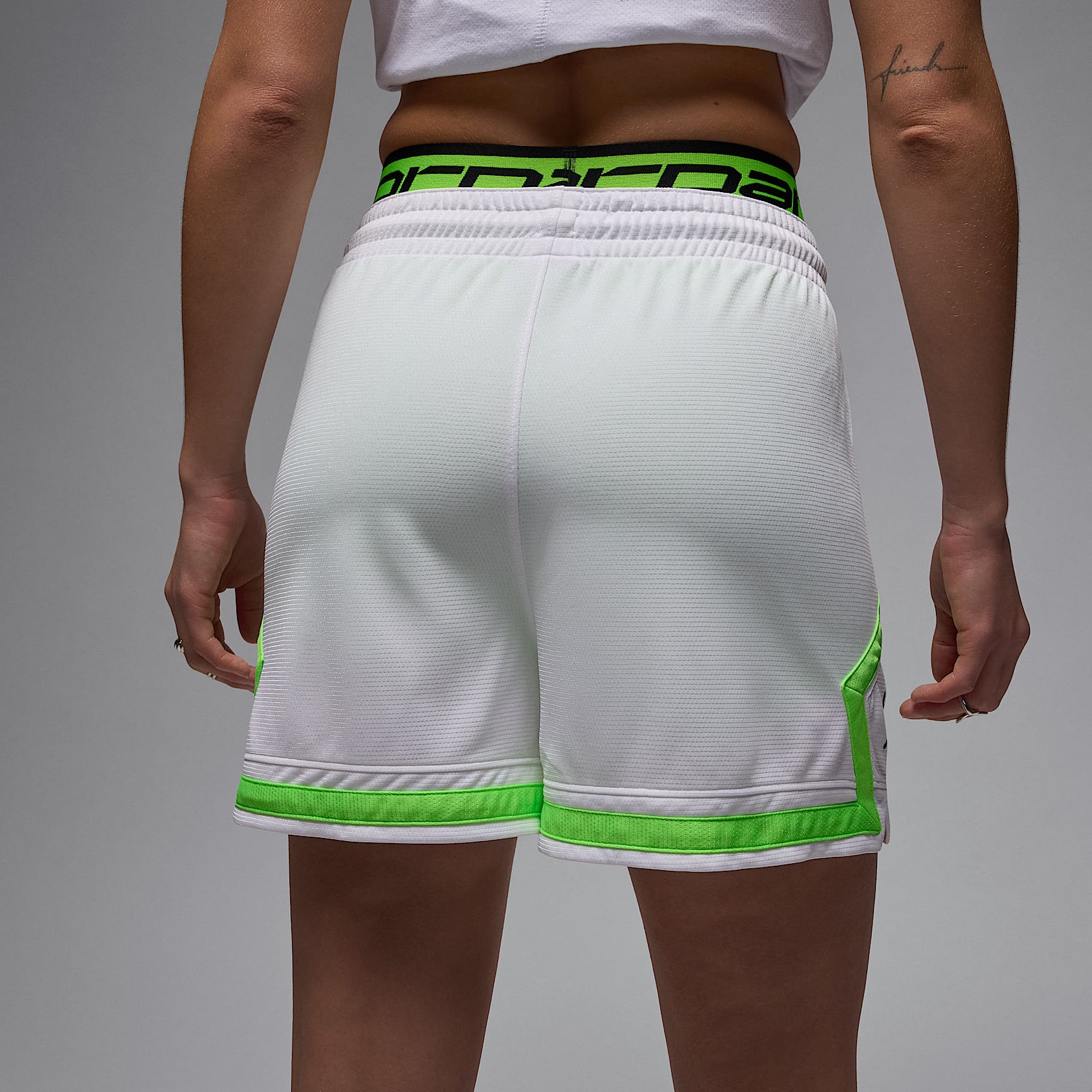 Jordan Sport Women's 4" Diamond Shorts