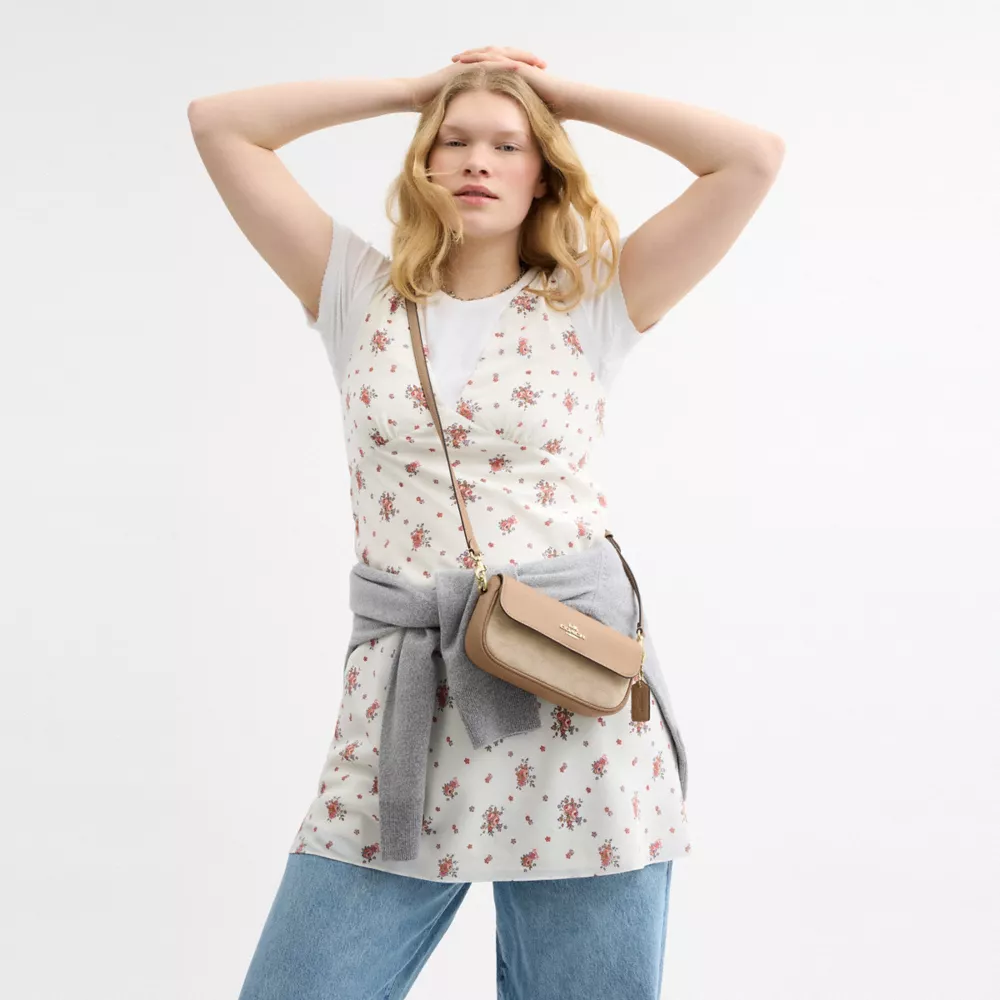 Сумка COACH Hailey Flap Bag With Signature Canvas
