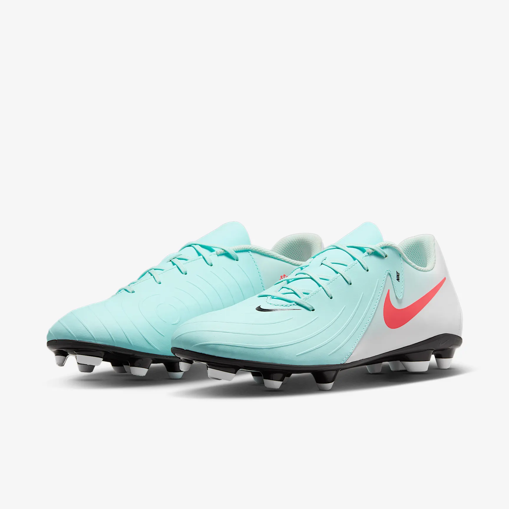 Nike Phantom GX 2 Club MG Low-Top Soccer Cleats