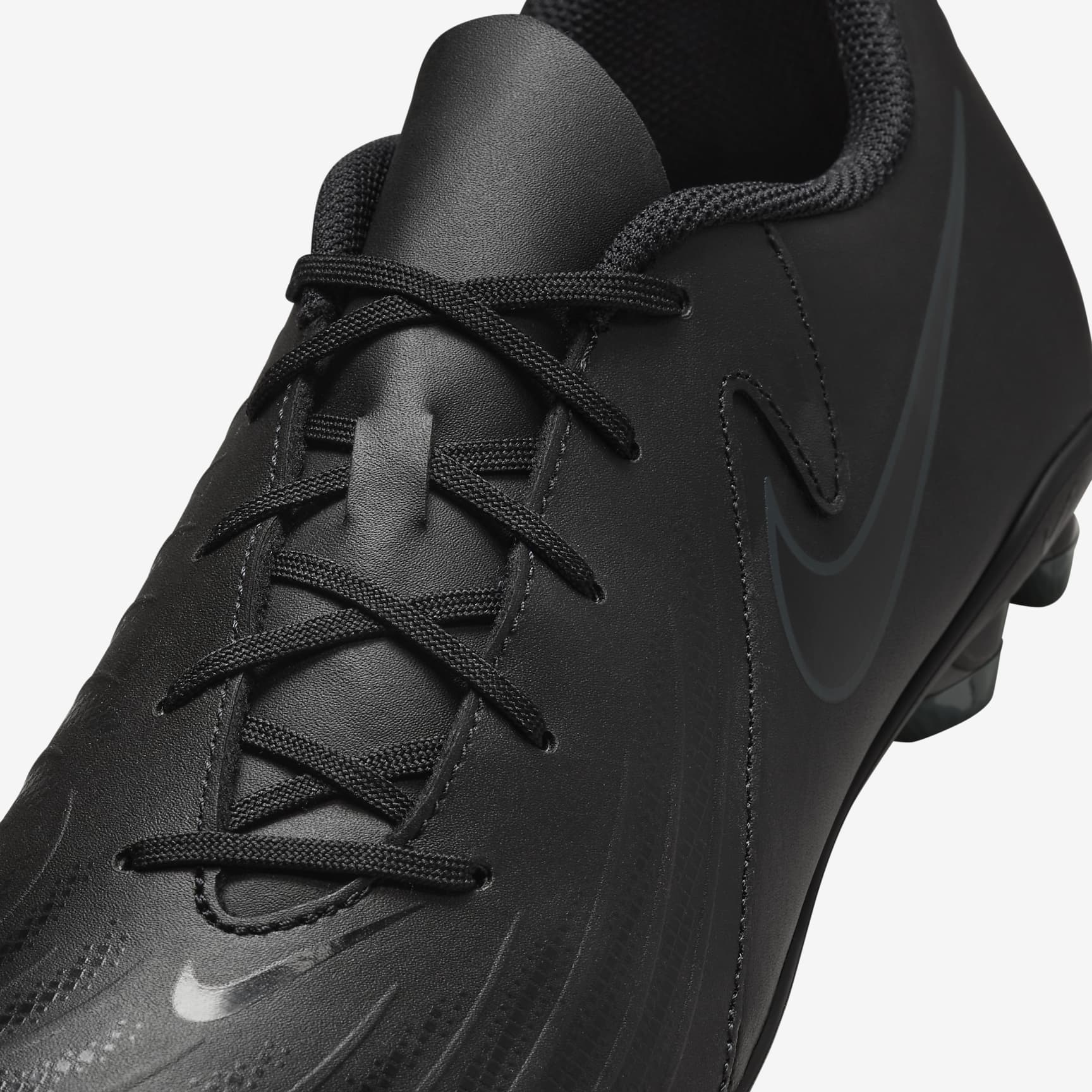 Nike Phantom GX 2 Club MG Low-Top Soccer Cleats