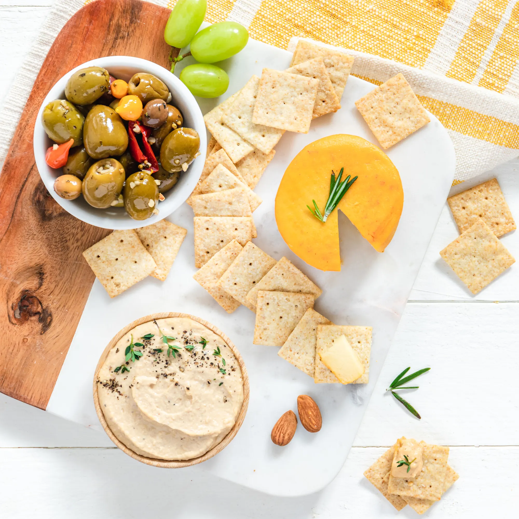 Simple Mills, Натуральные, не содержащие глютена крекеры с миндальной мукой и морской солью тонкого помола, 120 г (4,25 унции)