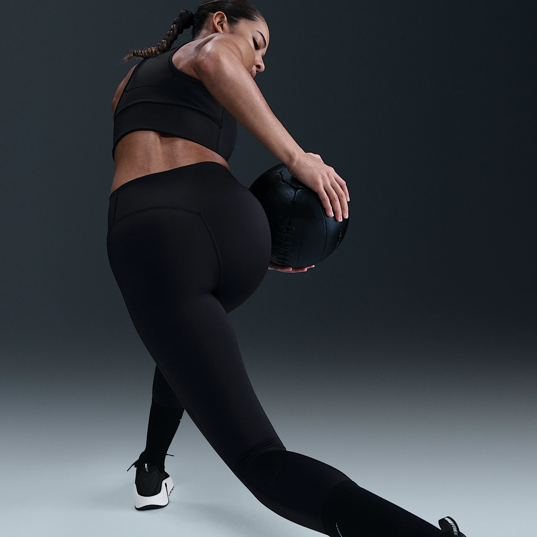 Nike Universa Women's Medium-Support High-Waisted 7/8 Leggings with Pockets