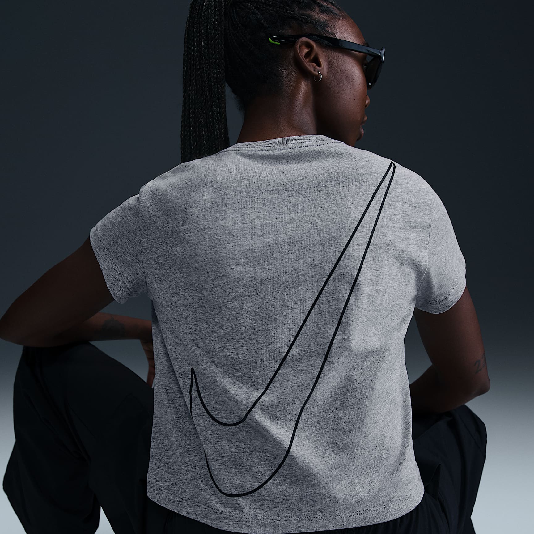 Nike Sportswear Club Women's Short-Sleeve Cropped Graphic T-Shirt