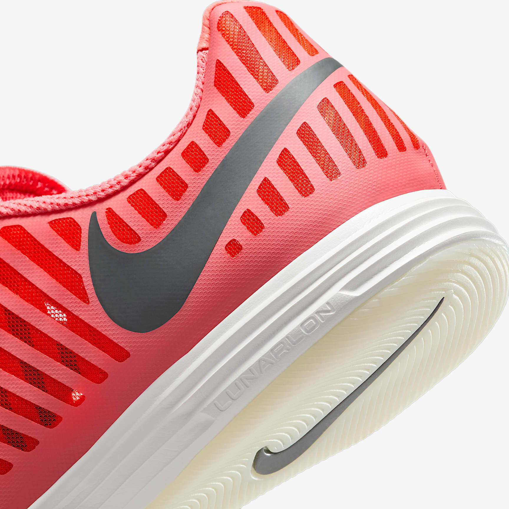 Nike Lunargato II Indoor/Court Low-Top Soccer Shoes
