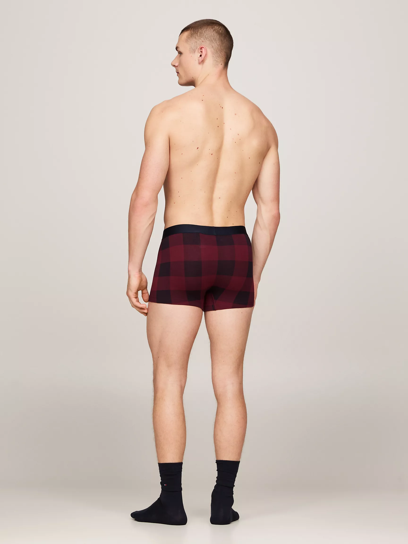 Мужское нижнее белье Tommy Hilfiger, Комплект из клетчатых трусов и носков с логотипом Tommy (2 предмета)