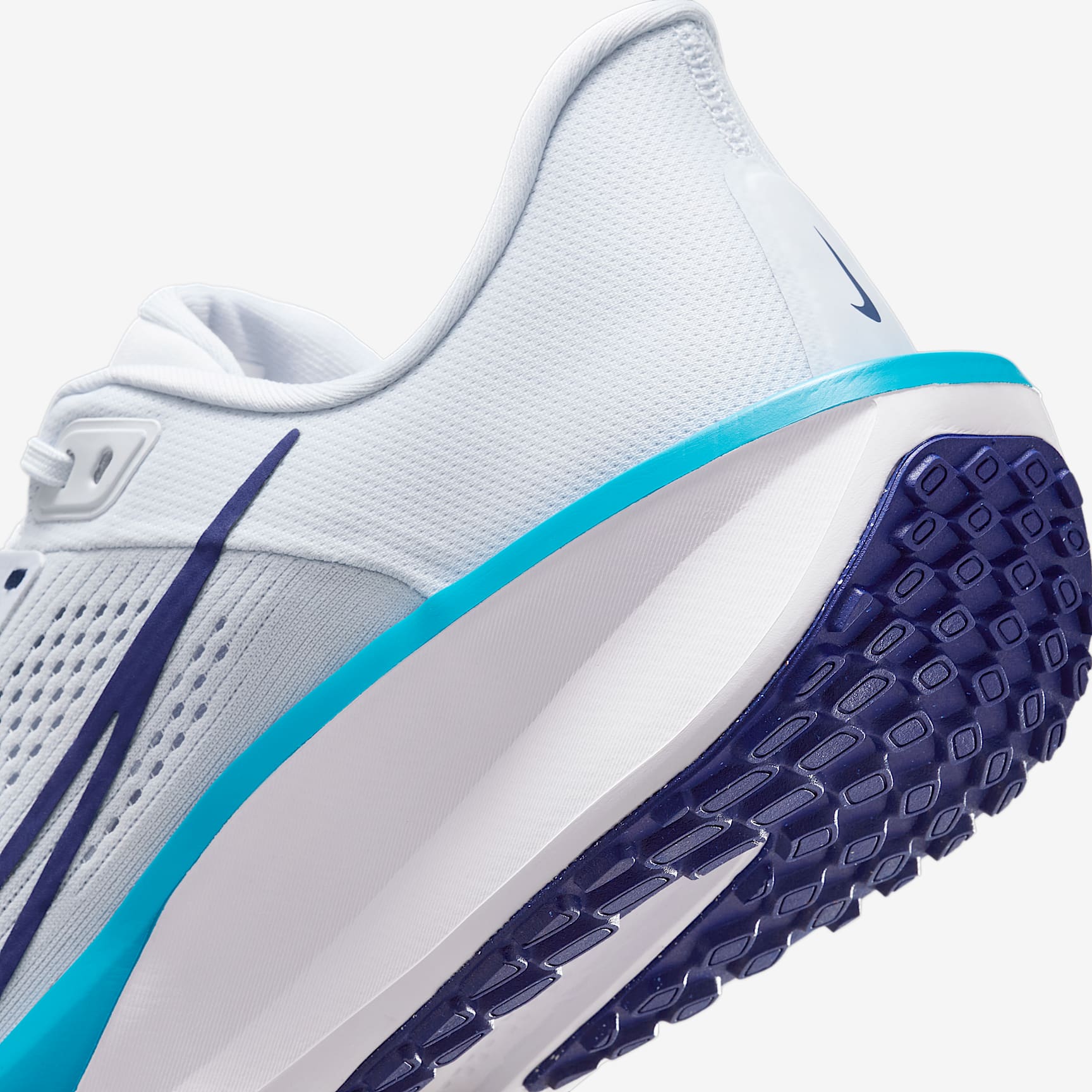 Nike Quest 6 Men's Road Running Shoes
