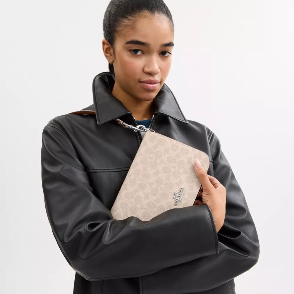 Сумка COACH Quinn Bag In Signature Canvas