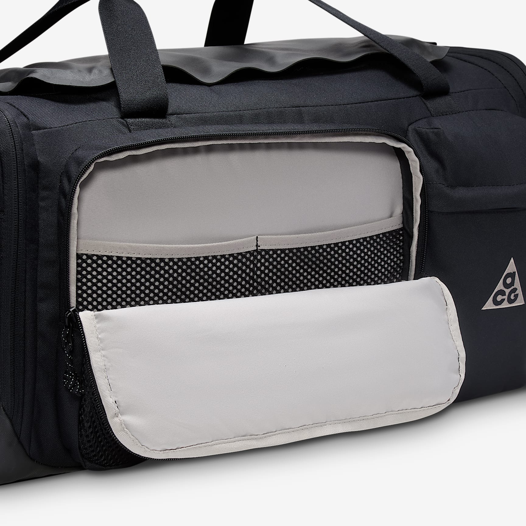 Nike ACG "DAYMAX" Duffel Bag (60L)