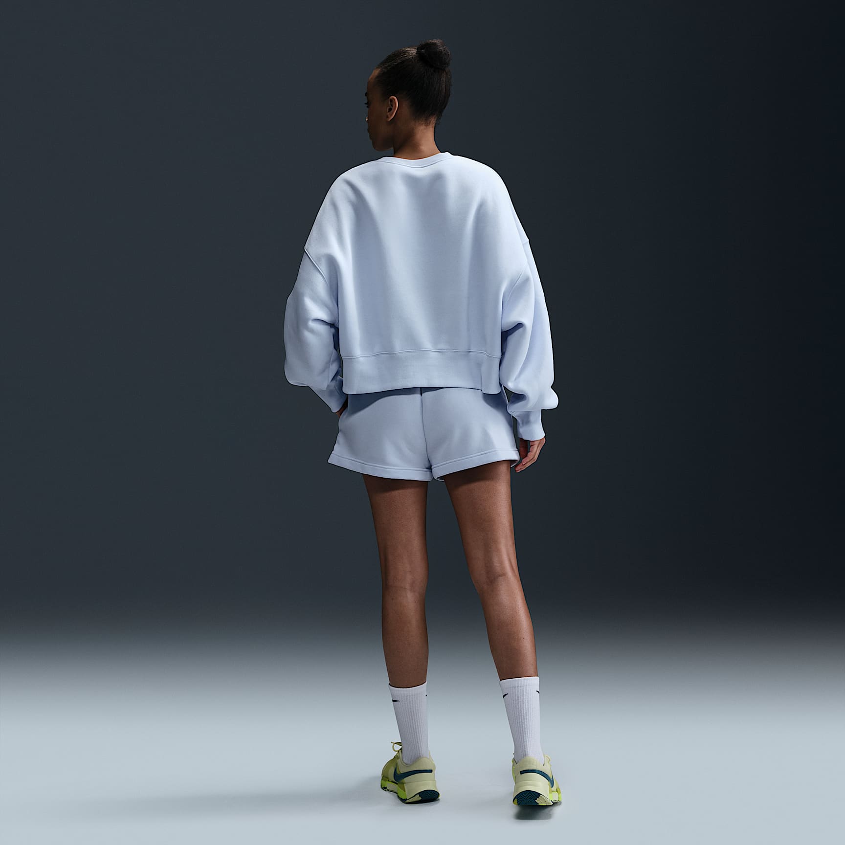 NikeCourt Phoenix Fleece Women's Over-Oversized Crew-Neck Tennis Sweatshirt