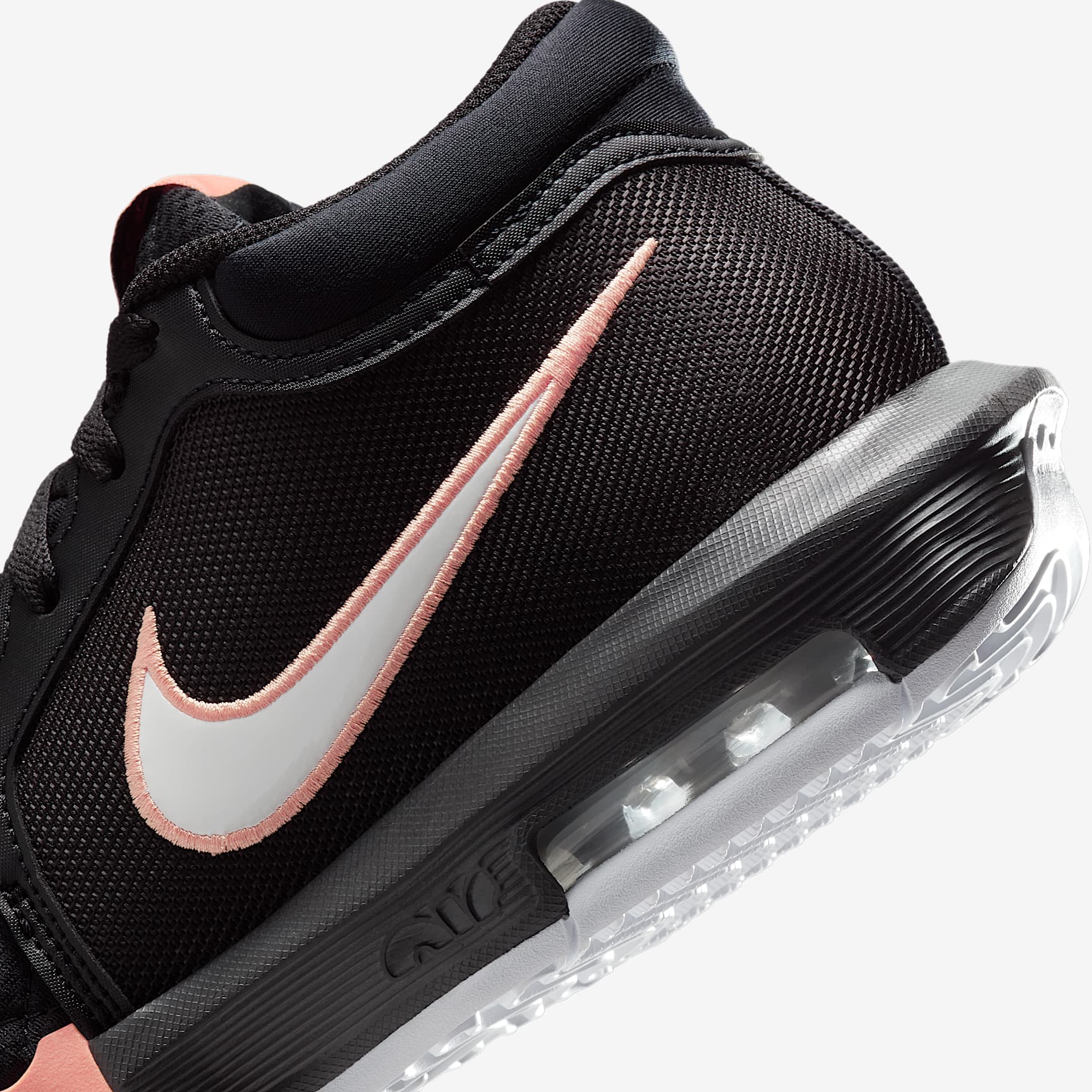 LeBron Witness VIII Basketball Shoes