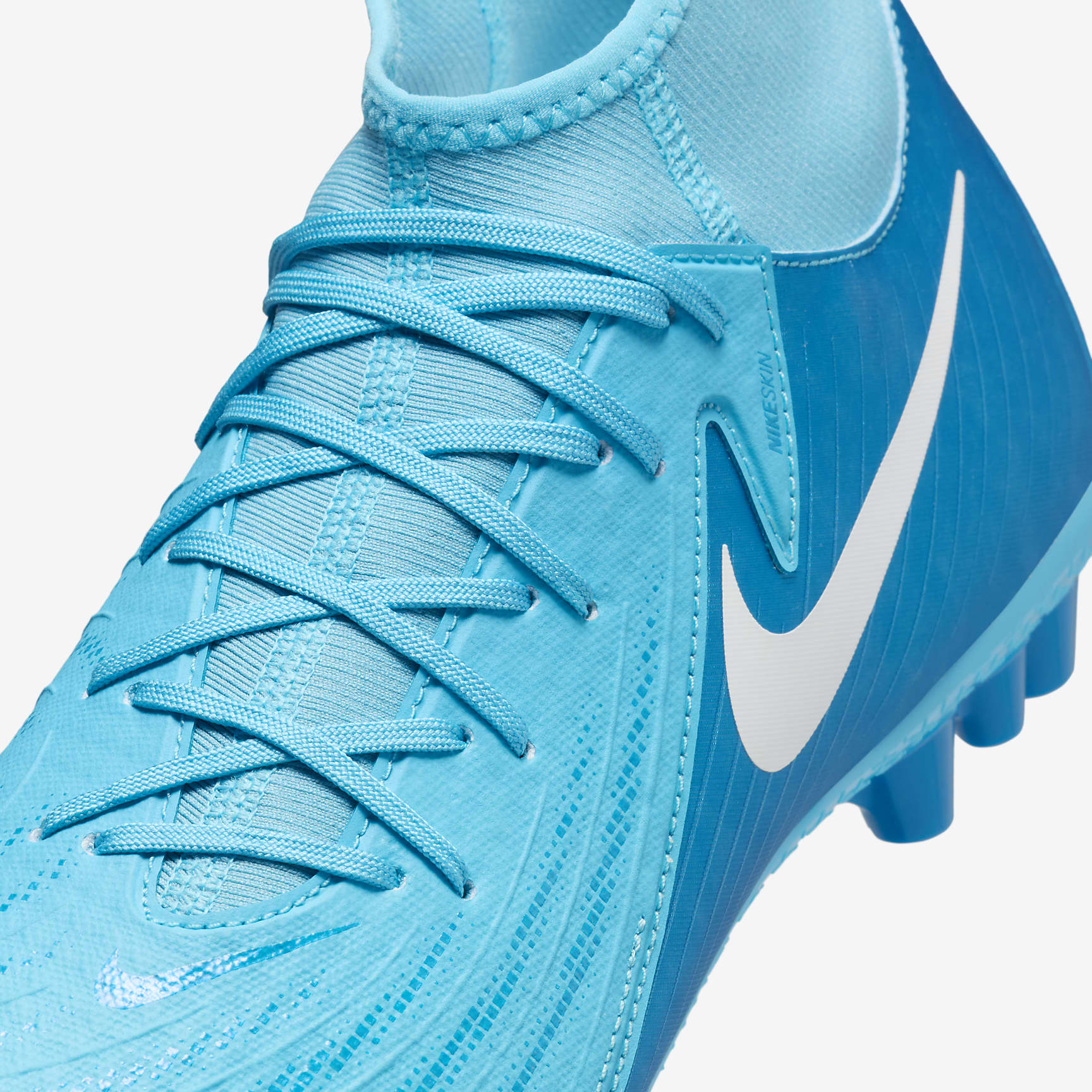 Nike Phantom Luna 2 Academy AG High-Top Soccer Cleats