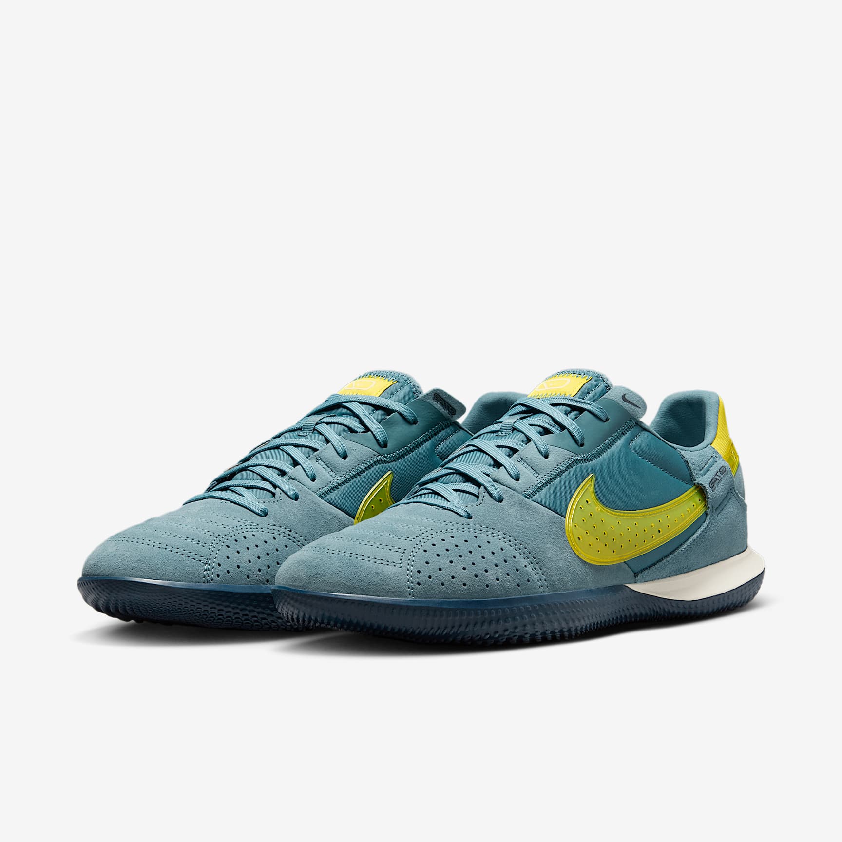 Nike Streetgato Low-Top Soccer Shoes