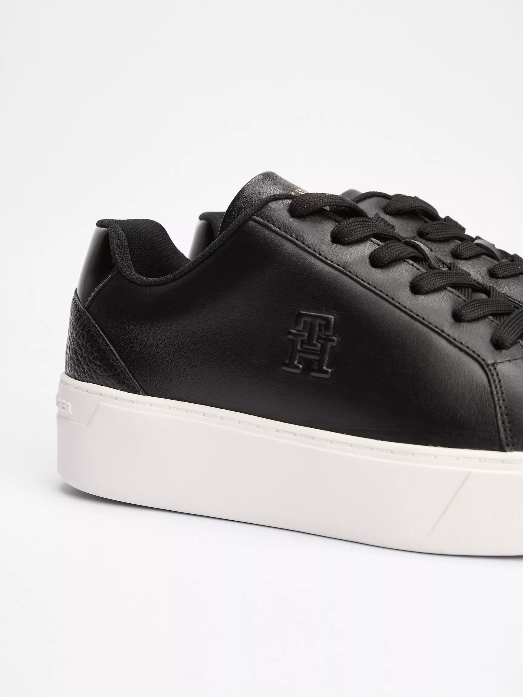 Женские кроссовки Tommy Hilfiger, Кожаные кеды на платформе с монограммным узором