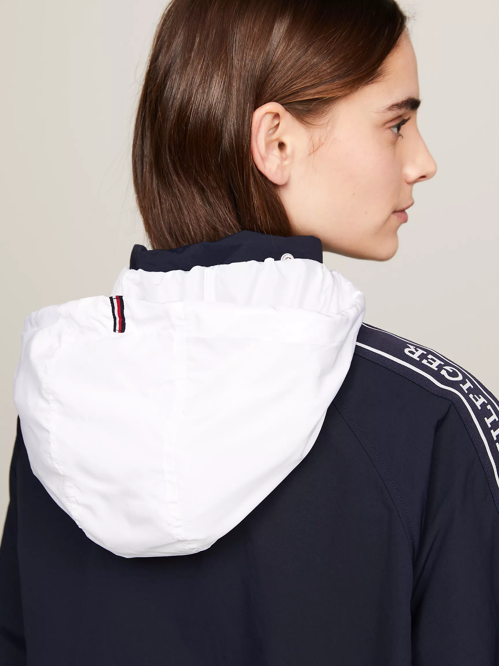 Женская куртка Tommy Hilfiger, Ветровка с водоотталкивающим покрытием и молнией на половину длины