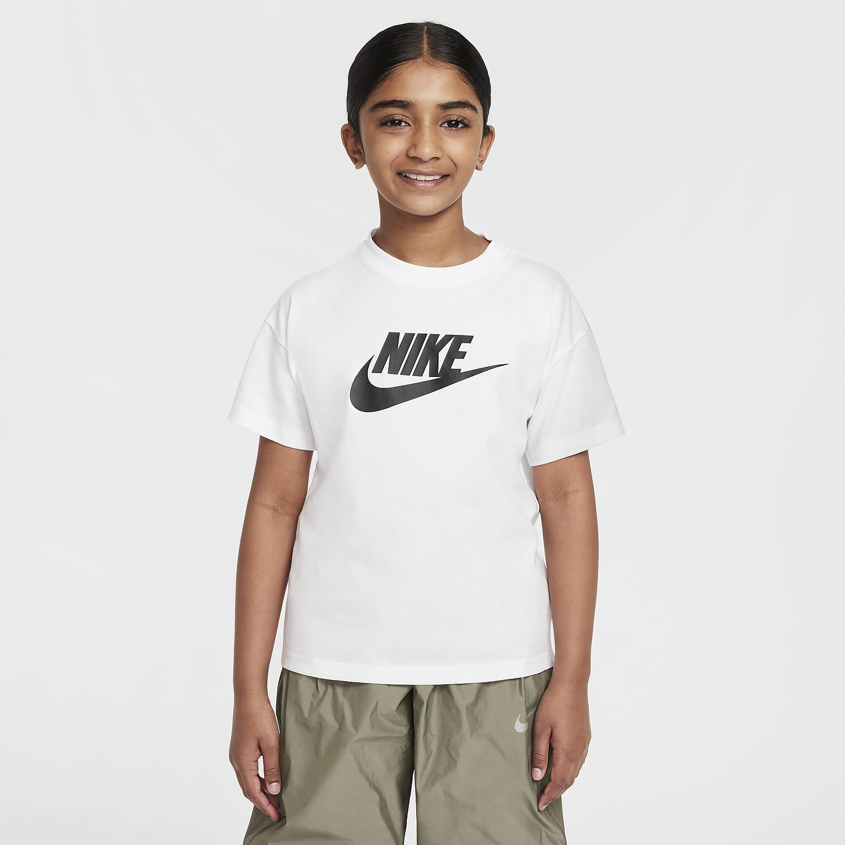 Nike Sportswear Big Kids' (Girls') T-Shirt