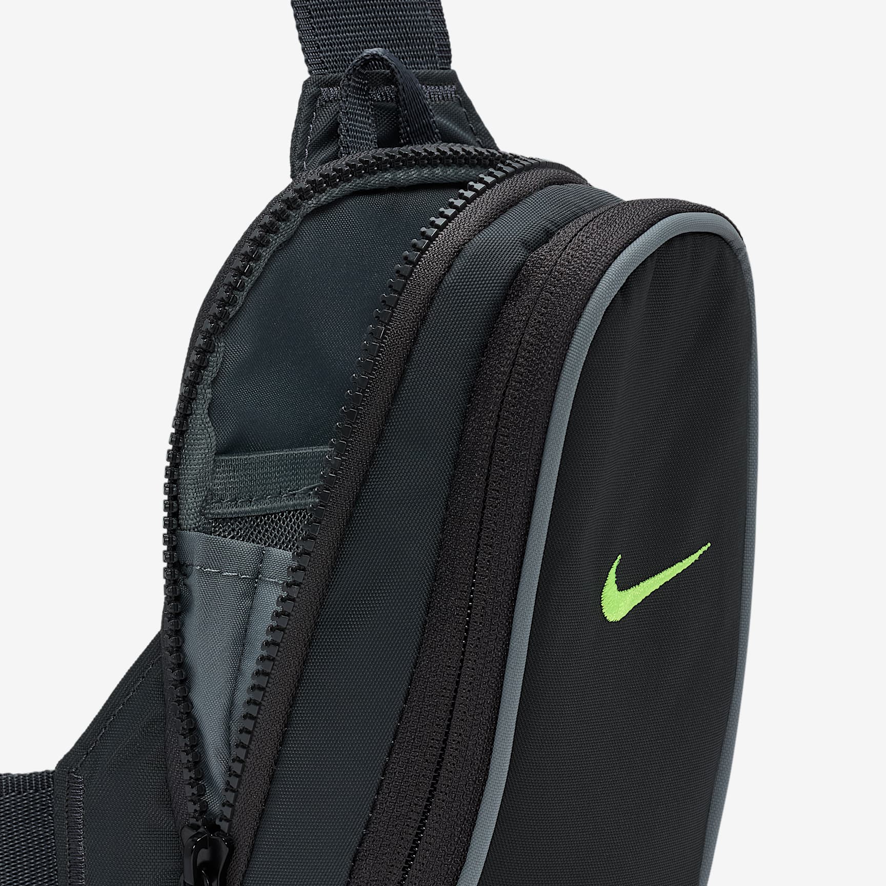 Nike Sportswear Essentials Crossbody Bag (1L)