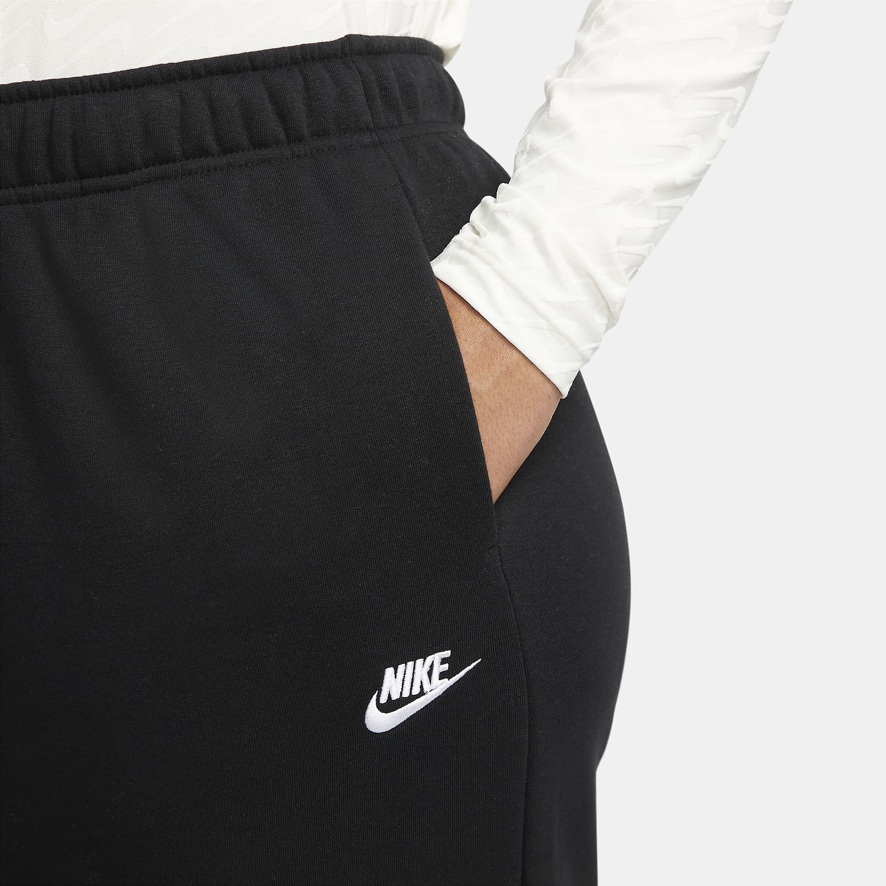 Nike Sportswear Club Fleece Women's Mid-Rise Oversized Sweatpants (Plus Size)