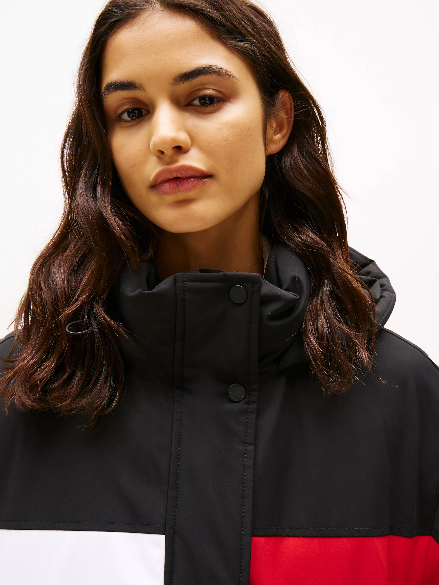 Женская куртка Tommy Hilfiger, Укороченный пуховик с флаговым логотипом