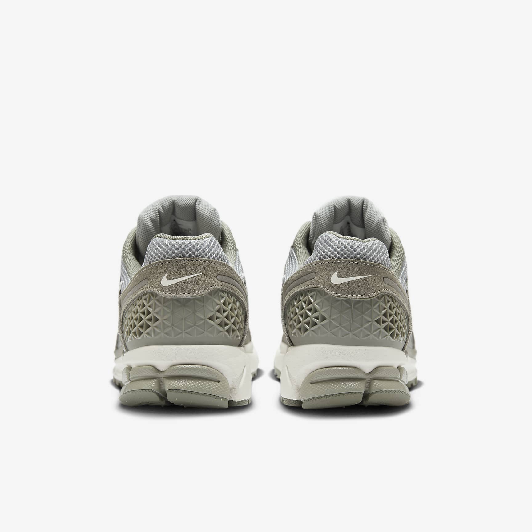 Nike Zoom Vomero 5 Men's Shoes
