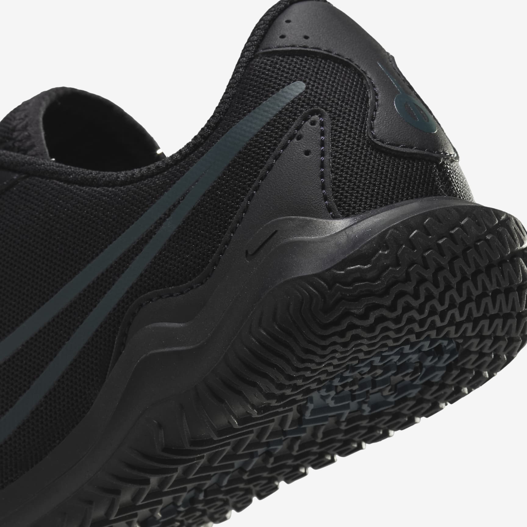 Nike Jr. Tiempo Legend 10 Club Little/Big Kids' Indoor/Court Low-Top Soccer Shoes