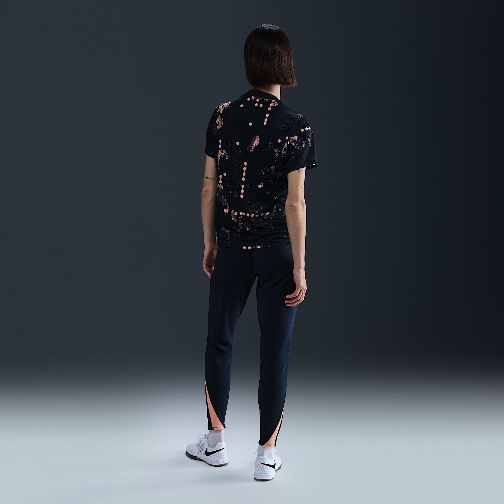 Chelsea FC Academy Pro SE Women's Nike Dri-FIT Soccer Pre-Match Short-Sleeve Top