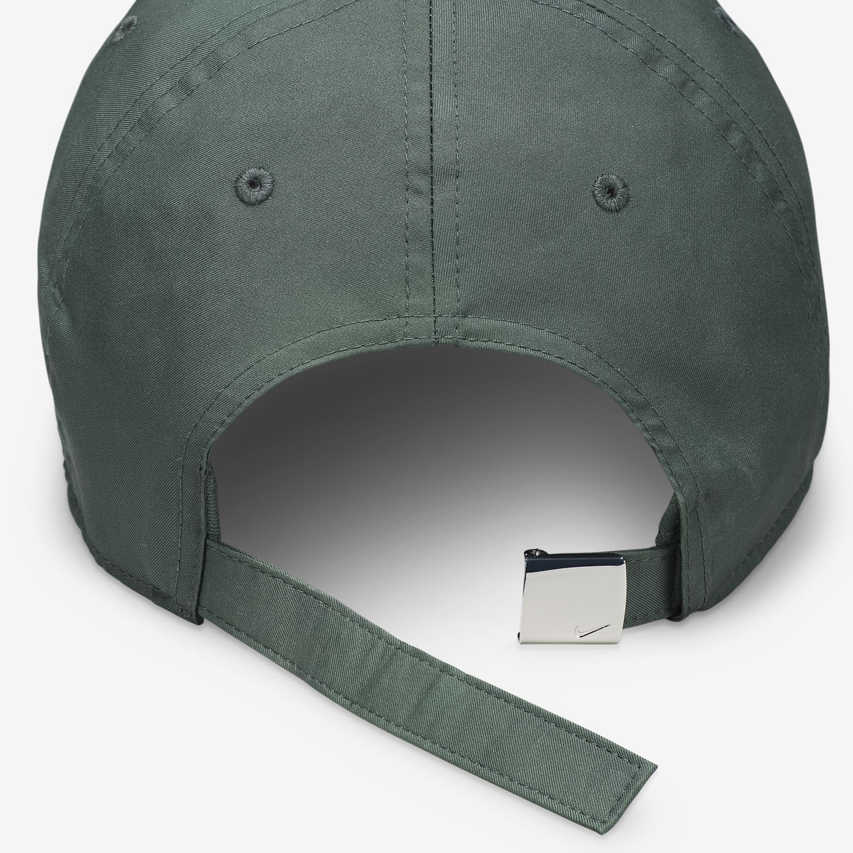 Nike Dri-FIT Club Unstructured Metal Swoosh Cap