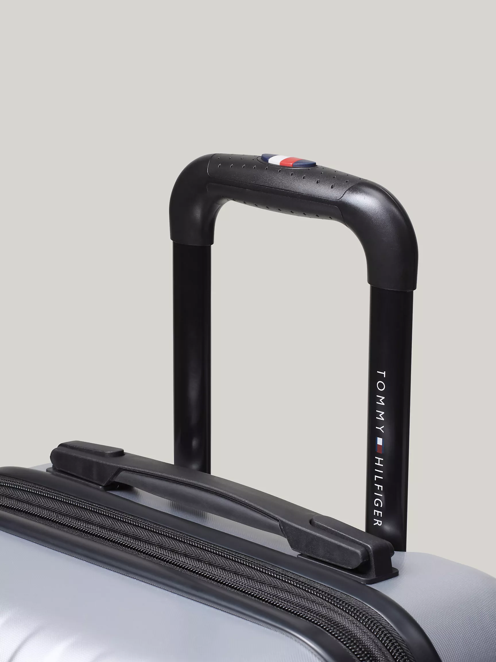 Чемодан Томми Хилфигер, Полосатый жесткий чемодан на колесах (21 дюйм)