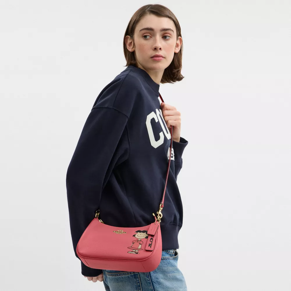 Сумка COACH Coach X Peanuts Teri Shoulder Bag With Lucy
