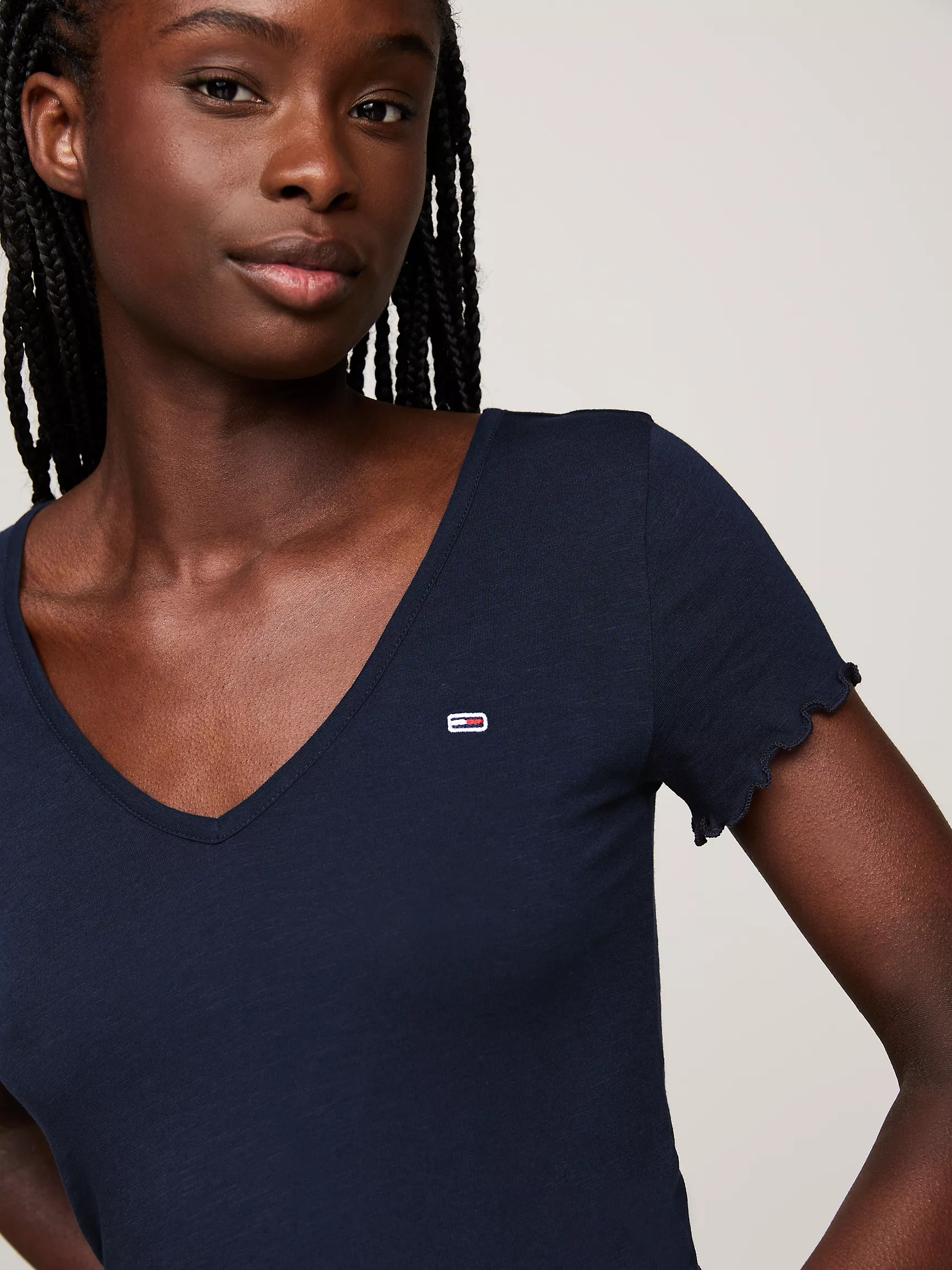 Женская футболка Tommy Hilfiger, Хлопковая футболка с эффектом "потёртости" и V-образным вырезом