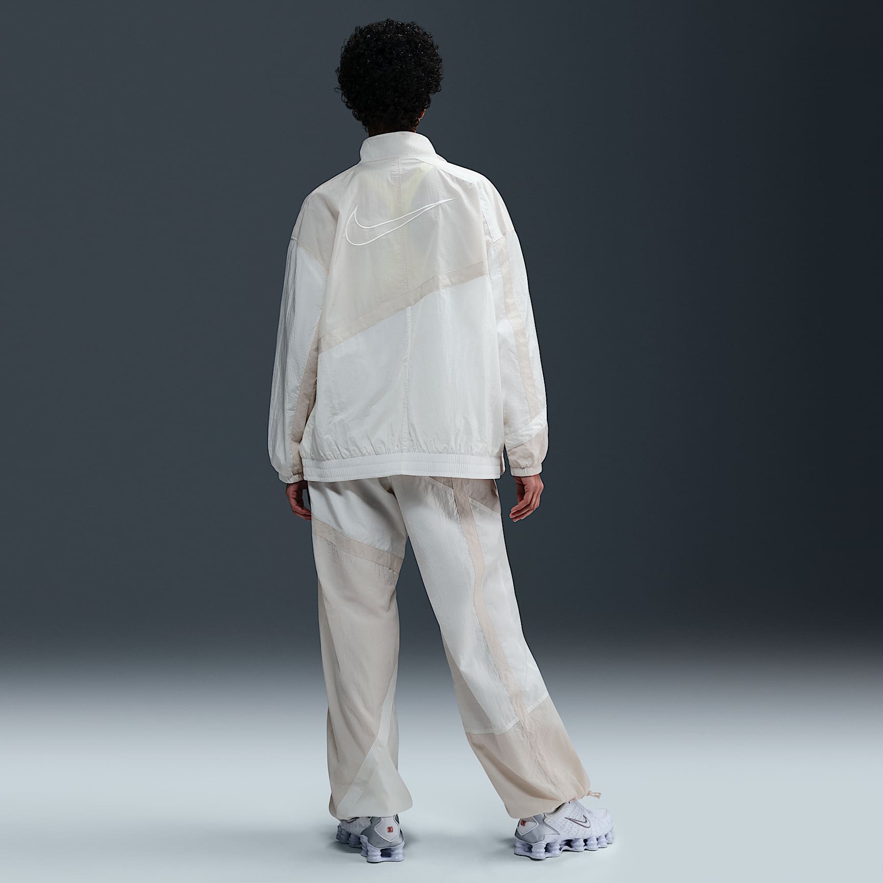 Nike Sportswear Women's Oversized Woven Jacket