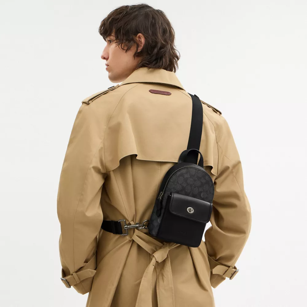 Сумка COACH Small Turnlock Sling Pack In Signature Canvas