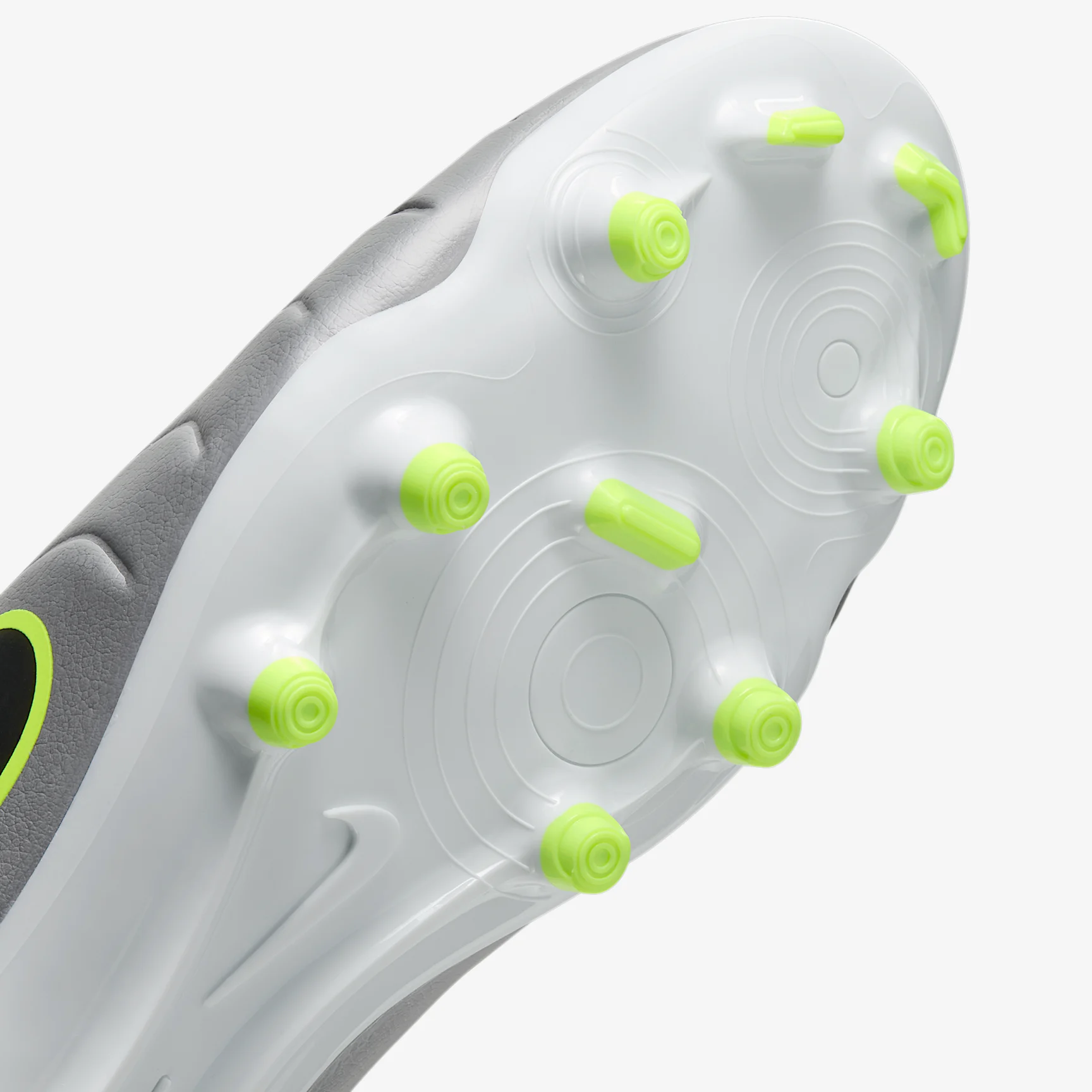 Nike Tiempo Legend 10 Club Multi-Ground Low-Top Soccer Cleats