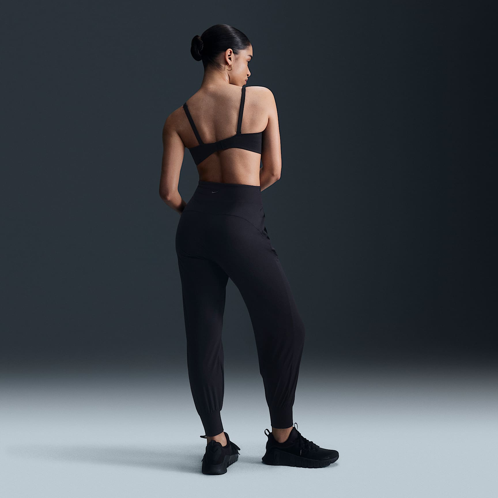 Nike Alate Minimalist Women's Light-Support Padded Convertible Sports Bra