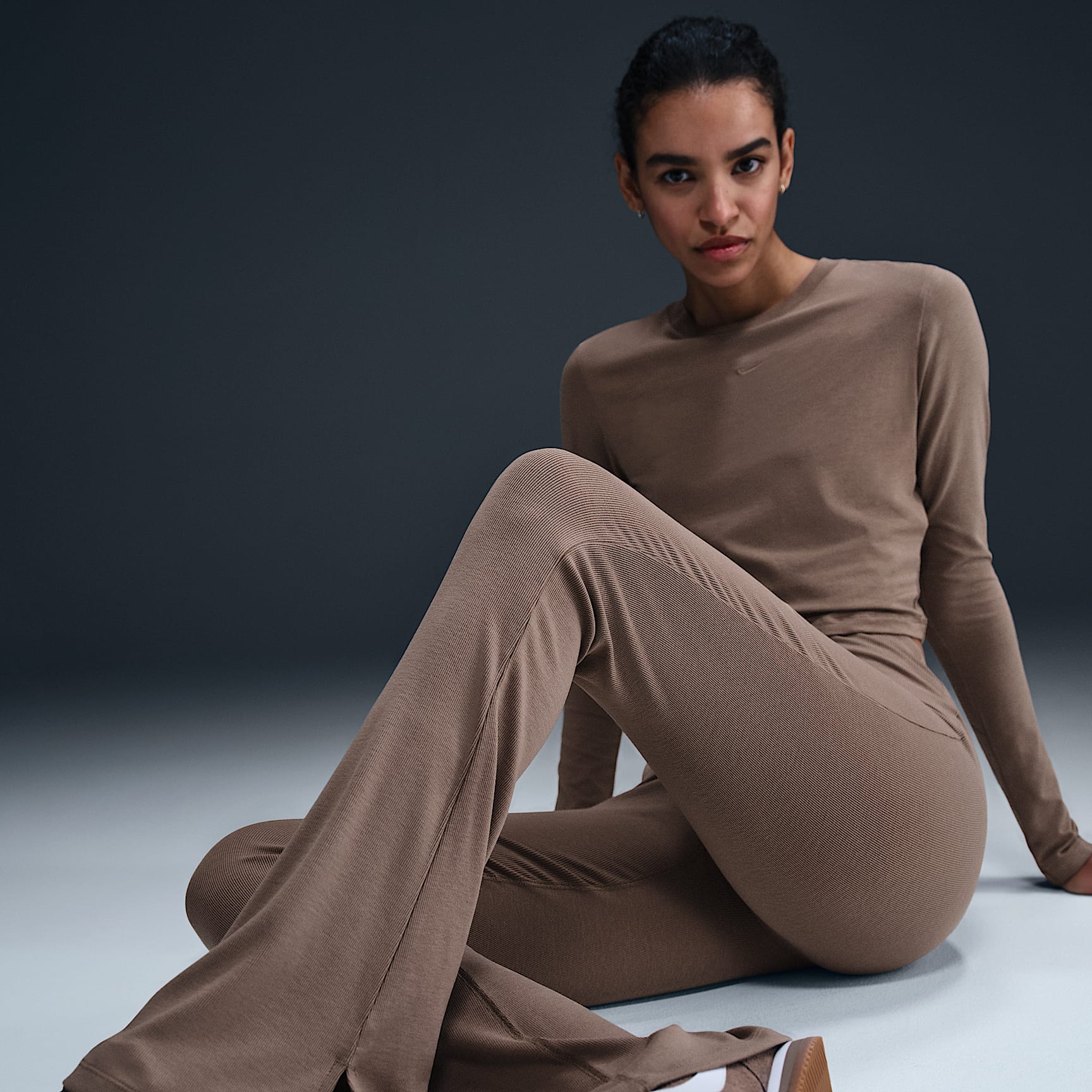 Nike Sportswear Chill Knit Women's Tight Mini-Rib Flared Leggings