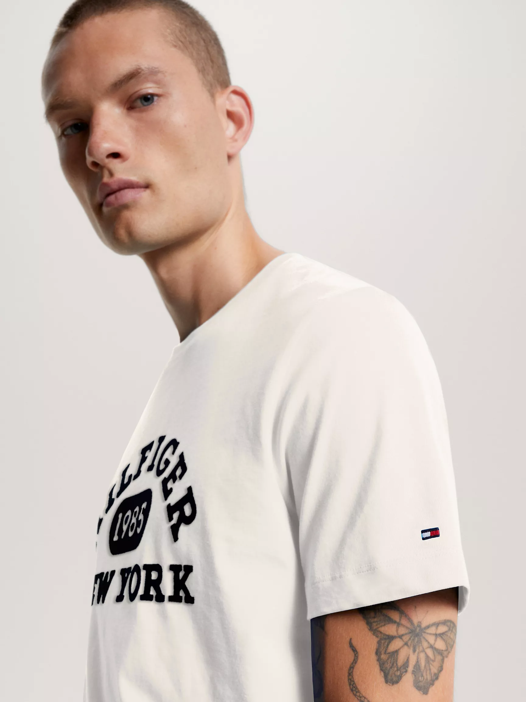 Мужская футболка Tommy Hilfiger, Футболка с университетским монограммным логотипом