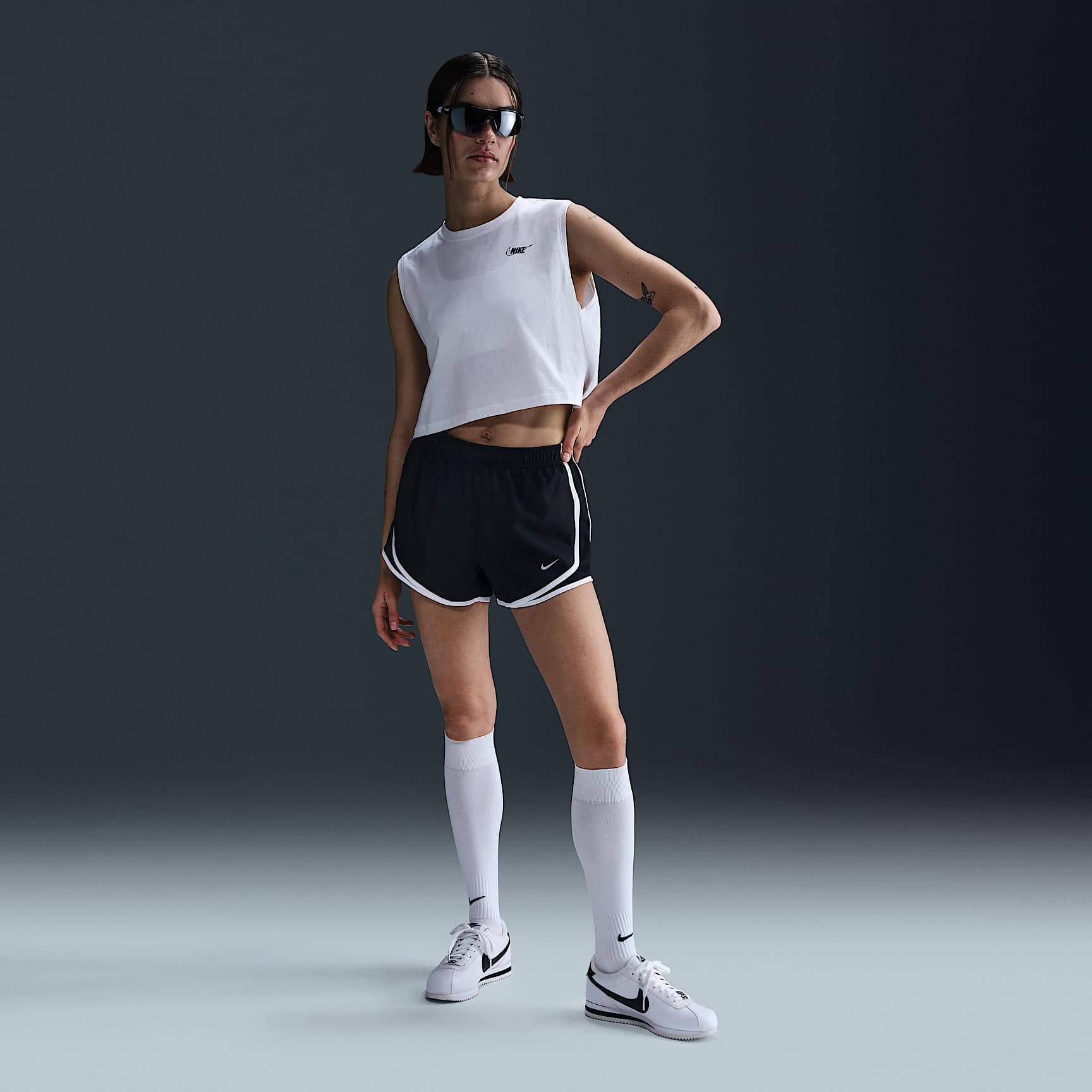 Nike Sportswear Club Women's Sleeveless Cropped Graphic T-Shirt