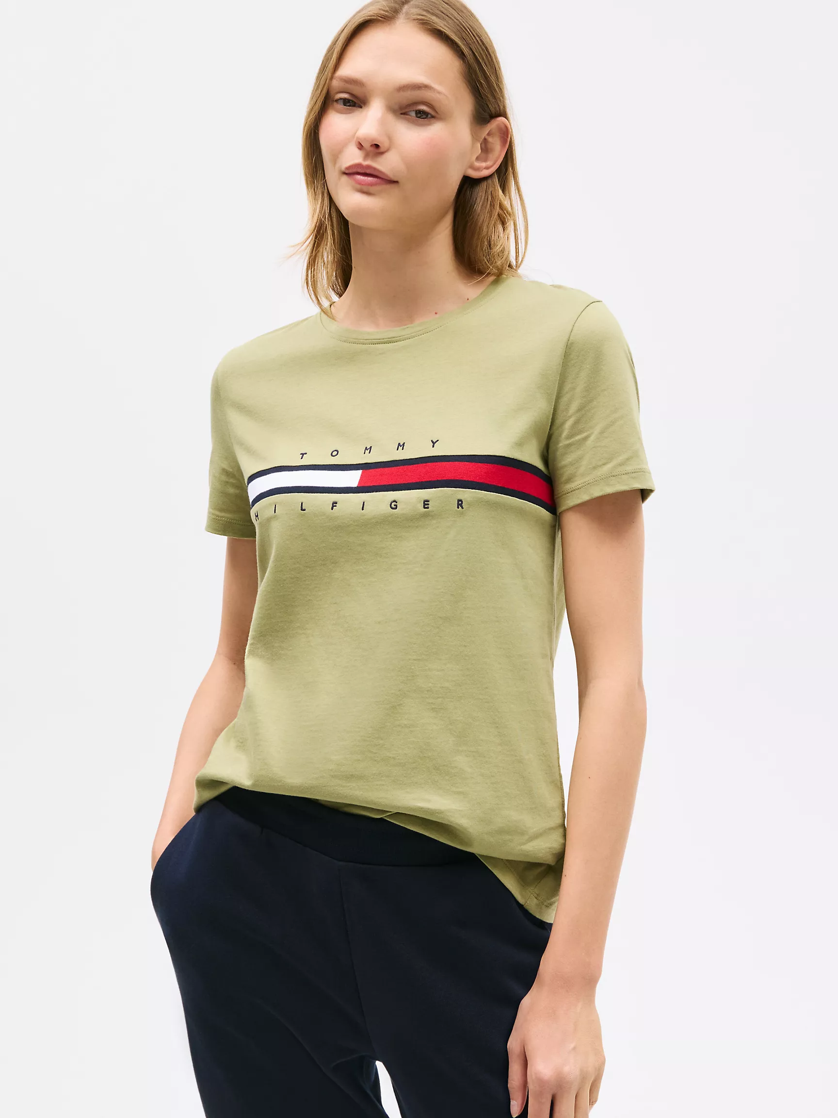 Женская футболка Tommy Hilfiger, Футболка с вышитым логотипом и полоской в стиле флага