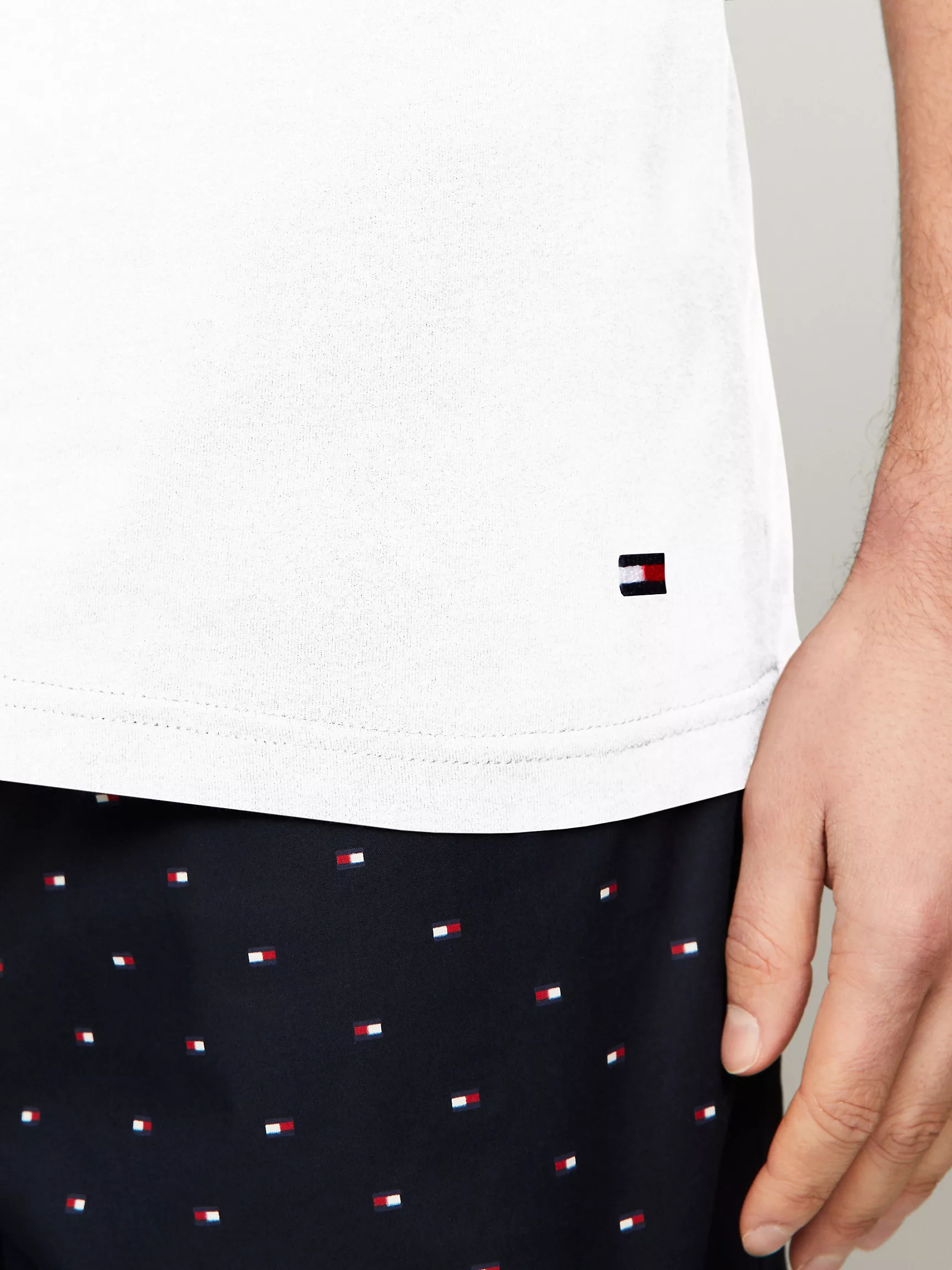 Мужское нижнее белье Tommy Hilfiger, Набор из 3 классических хлопковых футболок с V-образным вырезом