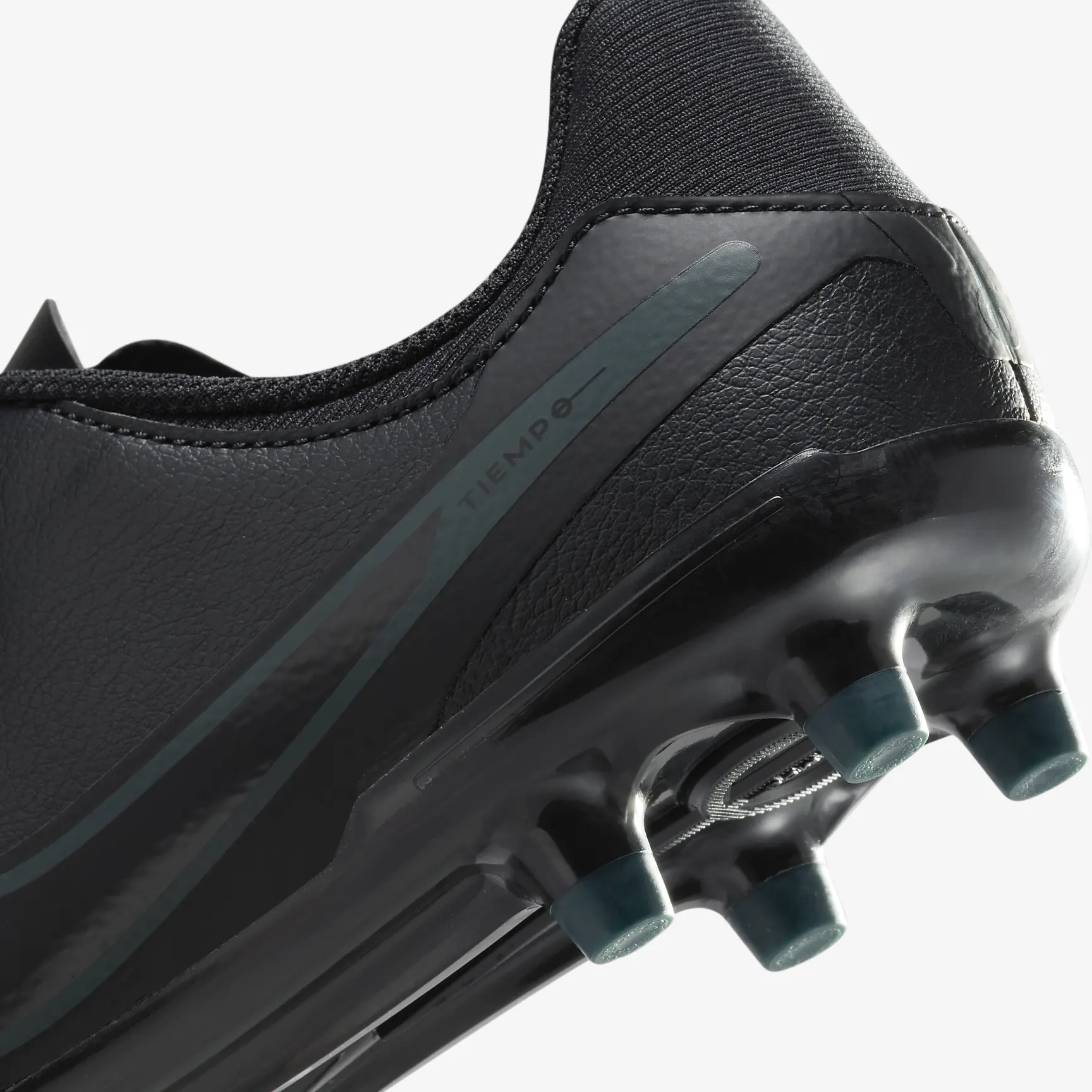 Nike Jr. Tiempo Legend 10 Academy Little/Big Kids' Multi-Ground Low-Top Soccer Cleats