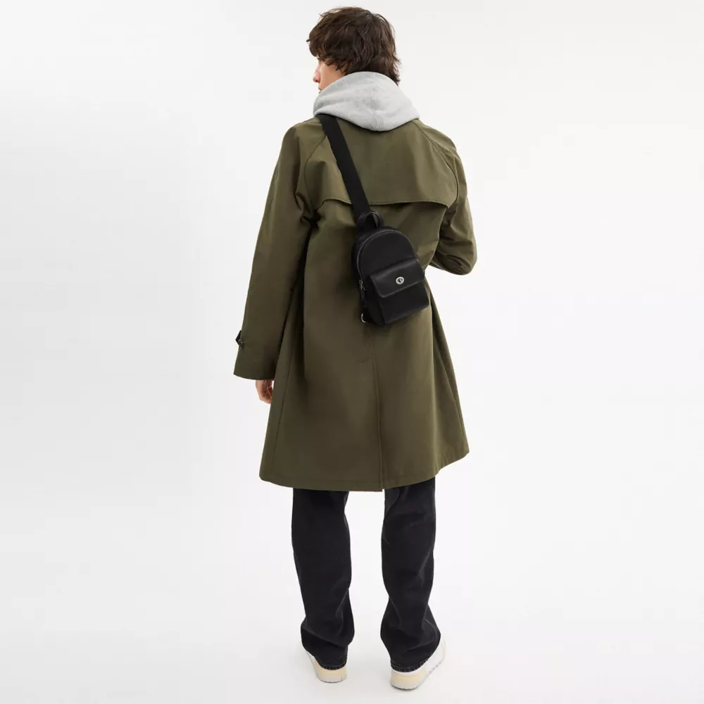 Сумка COACH Small Turnlock Sling Pack