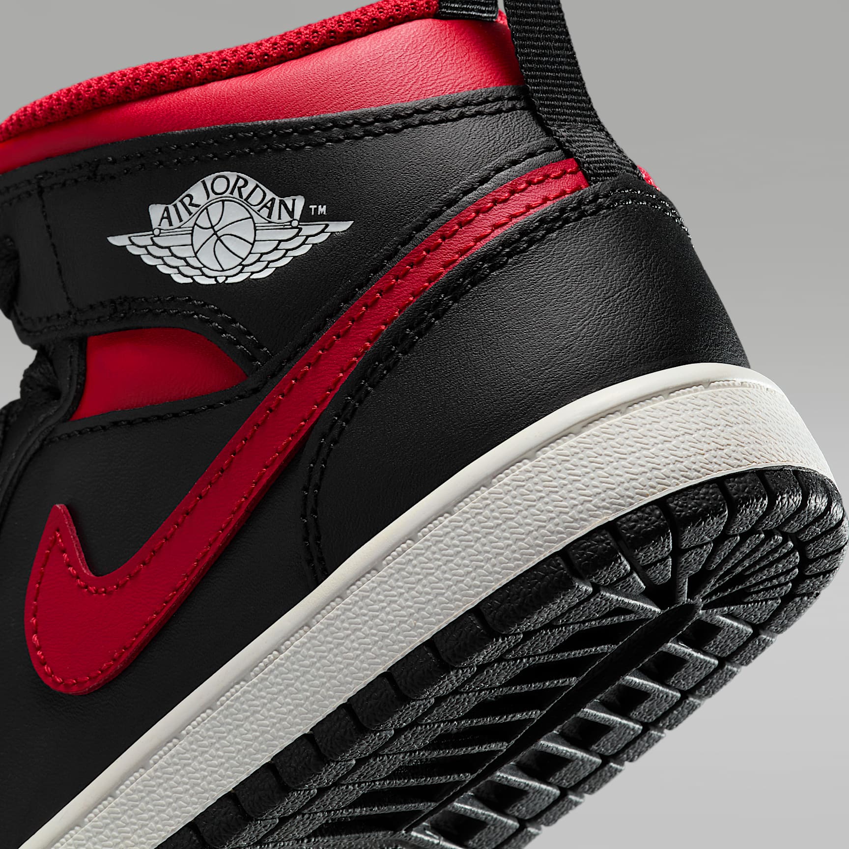 Jordan 1 Mid Little Kids' Shoes