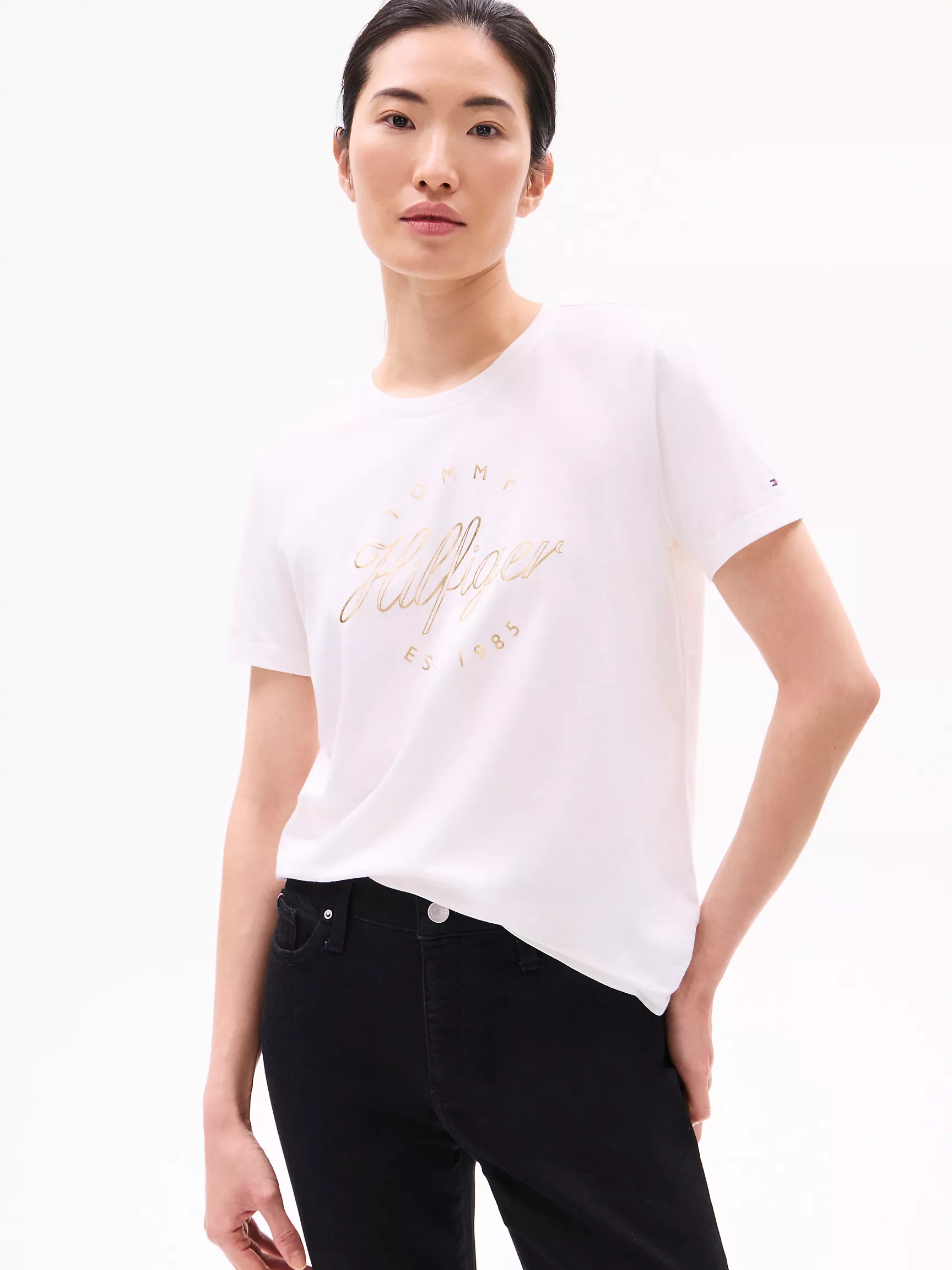 Женская футболка Tommy Hilfiger, Футболка с металлическим логотипом Hilfiger в виде надписи