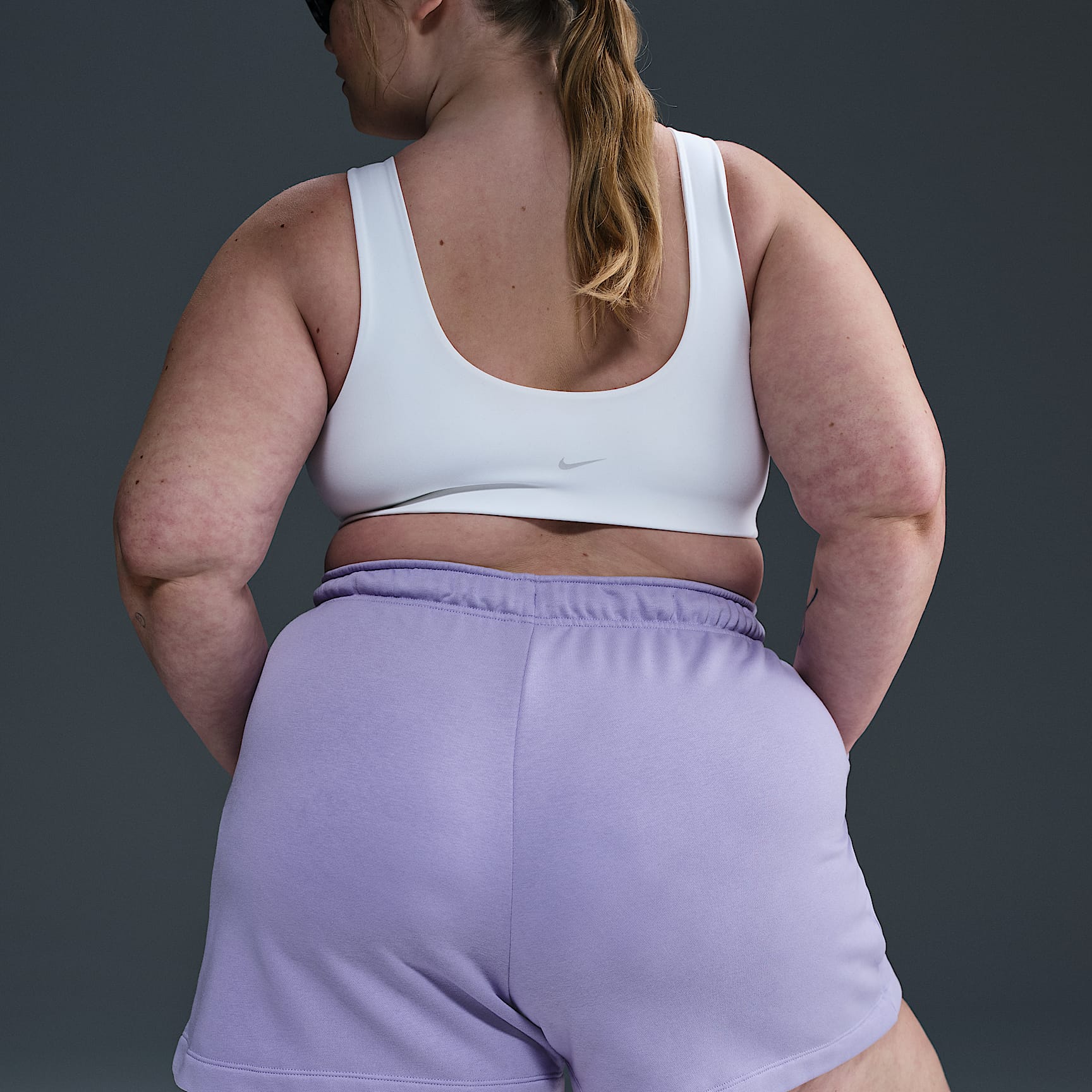 Nike Sportswear Club Fleece Women's Mid-Rise 4" Graphic Shorts (Plus Size)