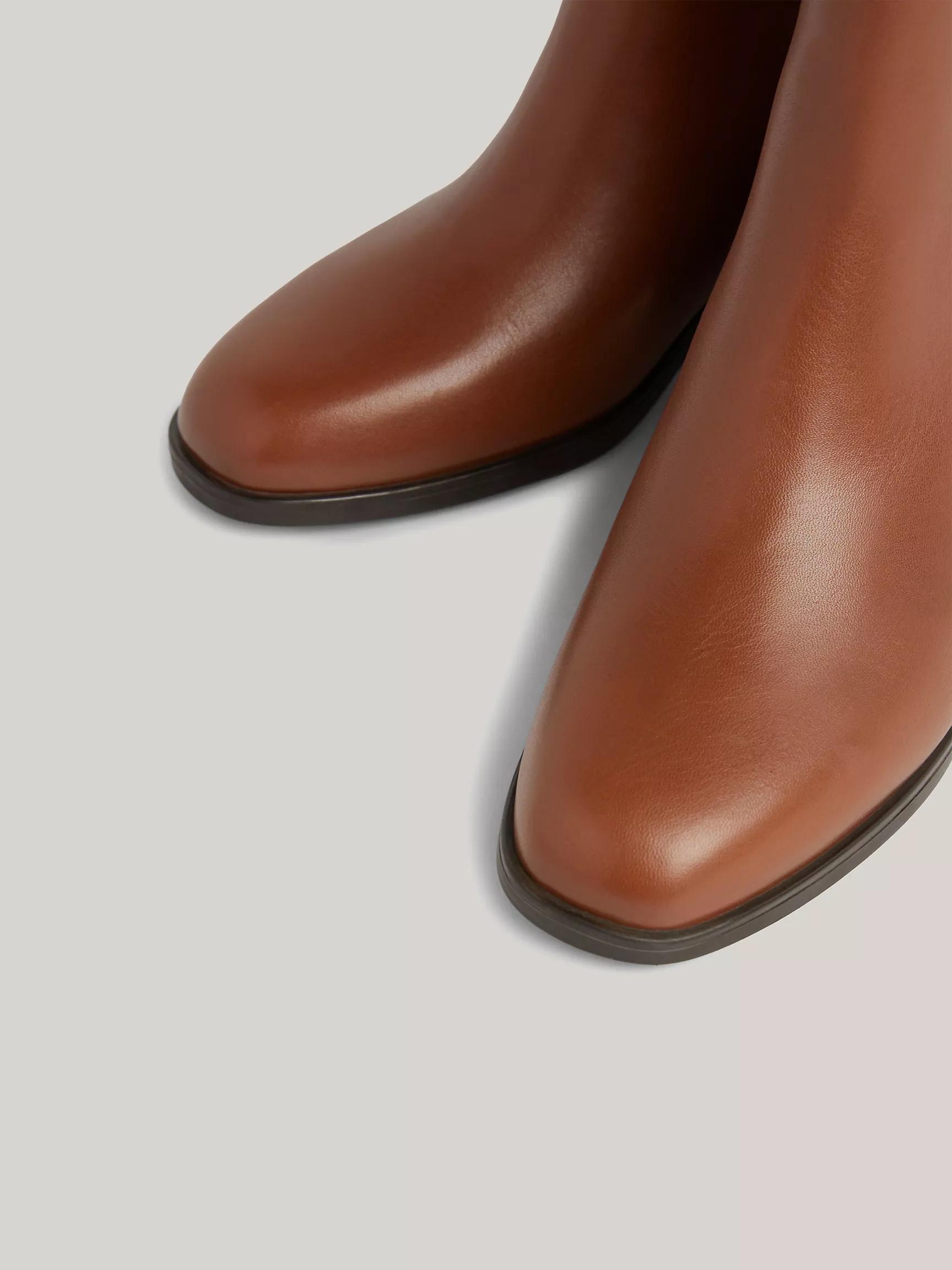 Женские ботинки Tommy Hilfiger, Кожаные ботильоны челси на каблуке