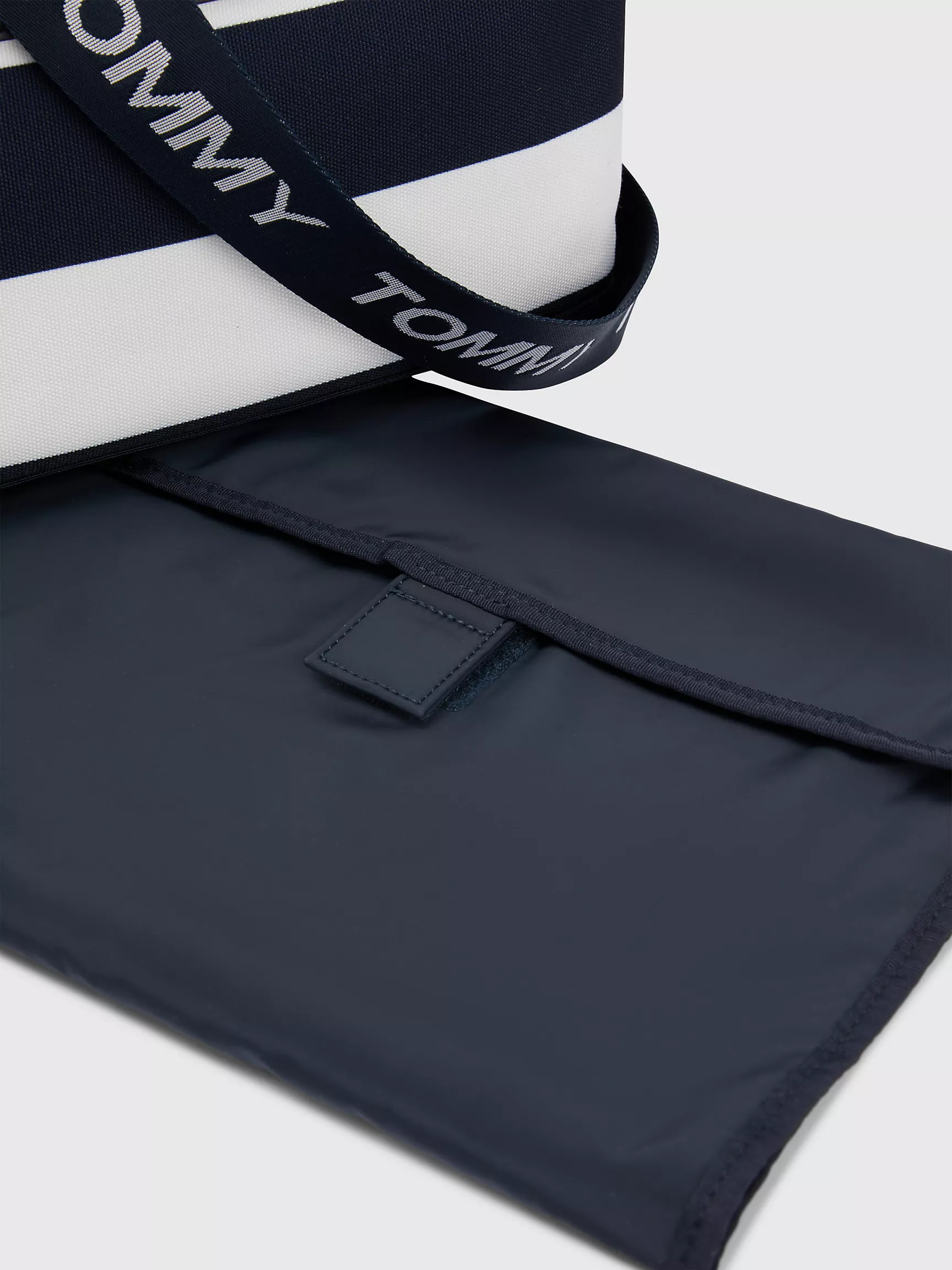 Сумка унисекс Tommy Hilfiger, Полосатая сумка для смены подгузников