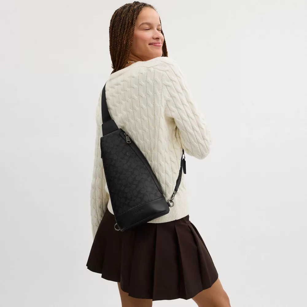 Сумка COACH Dominic Sling Pack In Signature Canvas