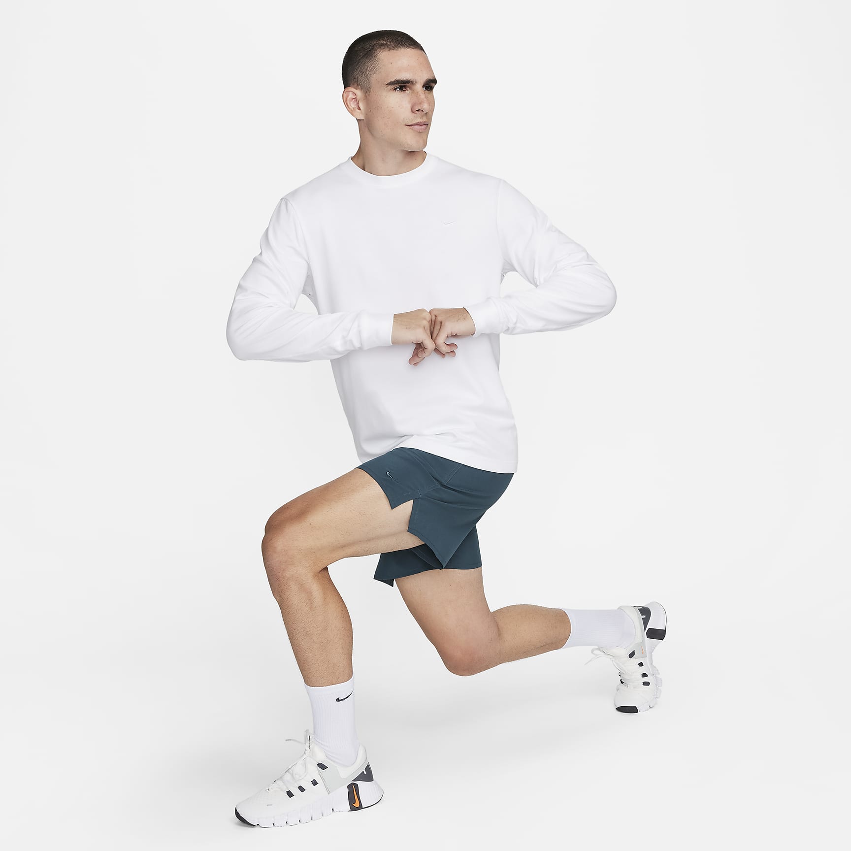 Nike Primary Men's Dri-FIT Long-Sleeve Versatile Top