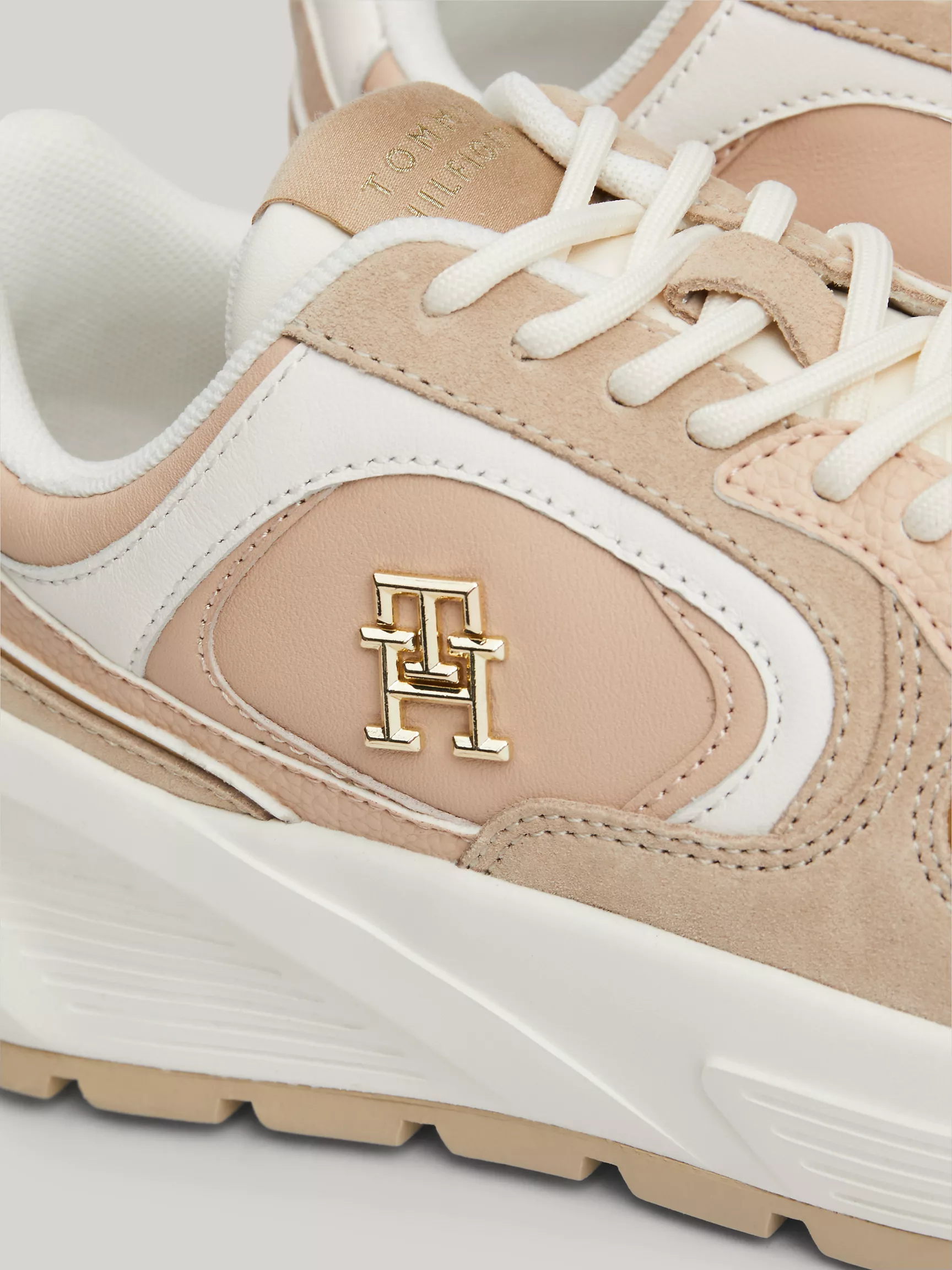 Женские кроссовки Tommy Hilfiger, Массивные кожаные кроссовки с монограммным узором