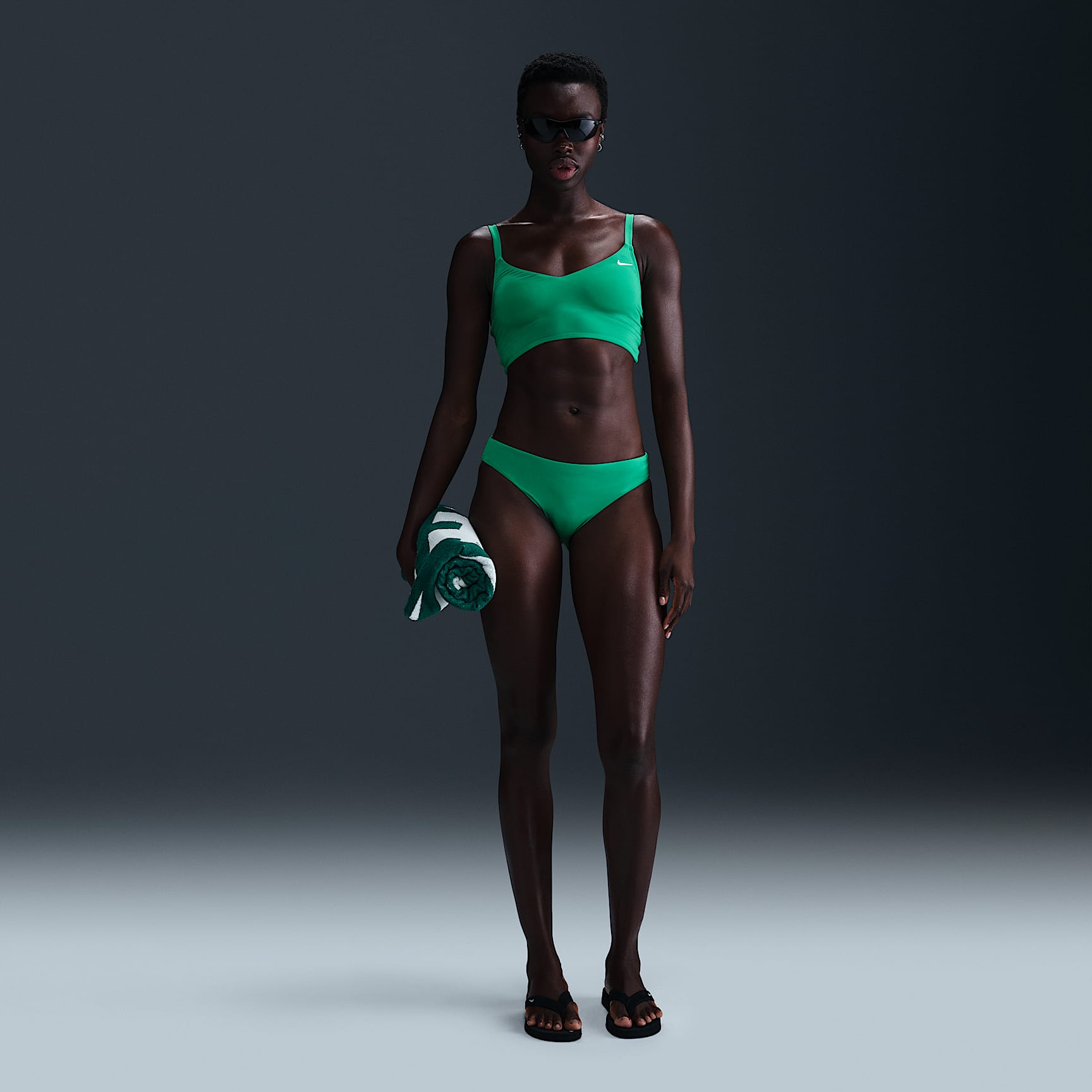 Nike Swim Essential Women's V-Neck Midkini