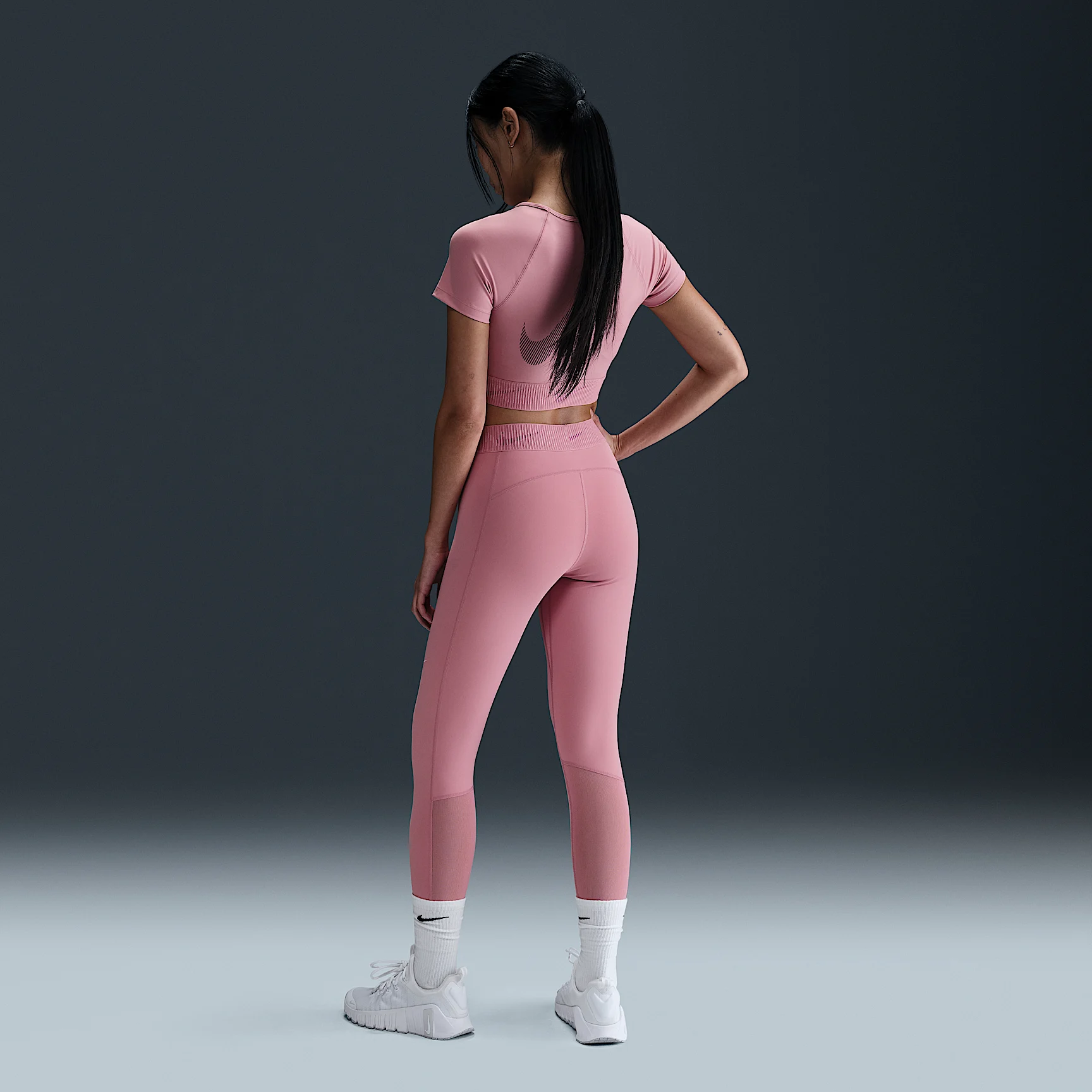 Nike Pro Women's Mid-Rise 7/8 Graphic Leggings